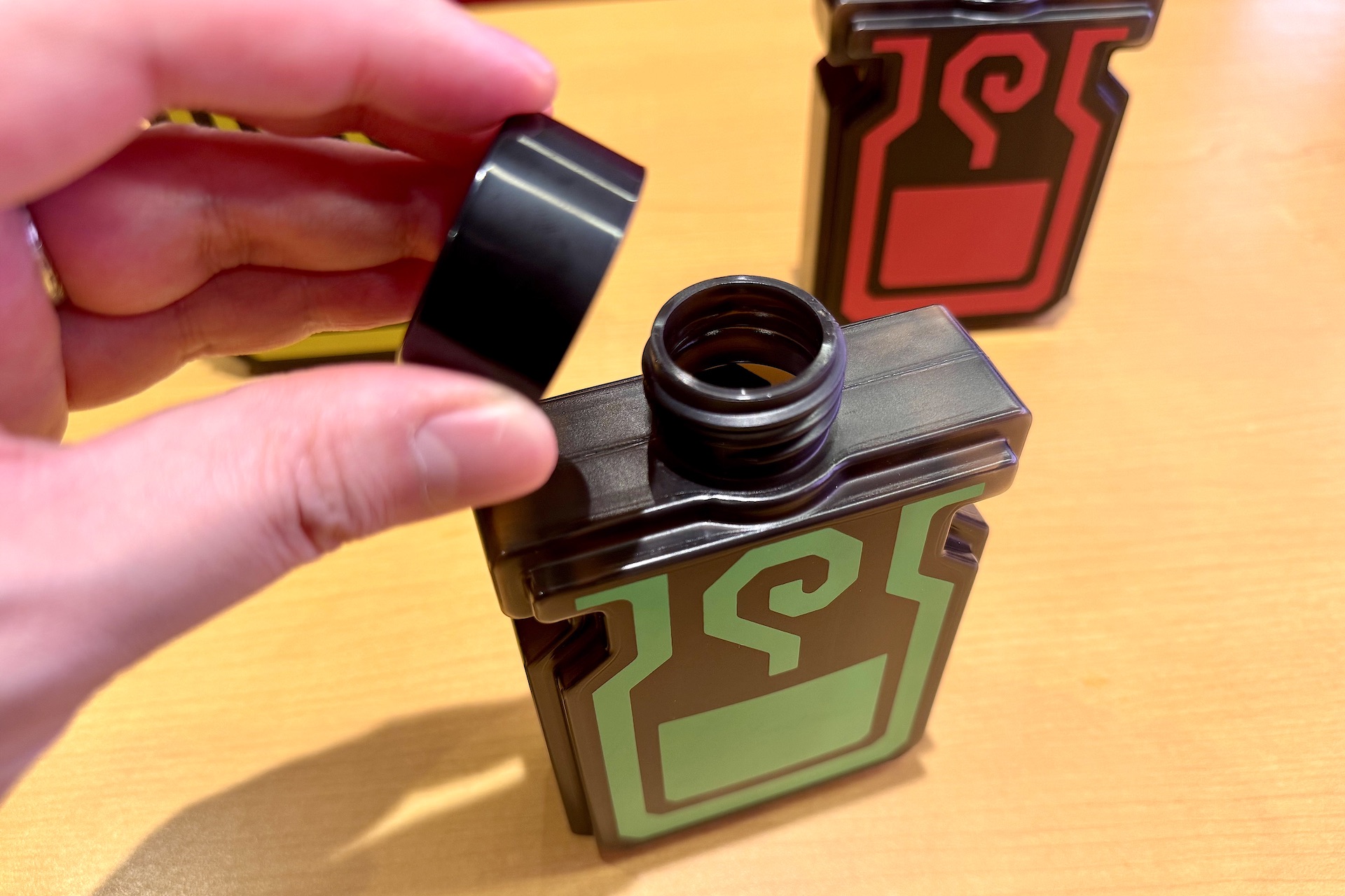 キャップ付きでカバンなどに入れても安心