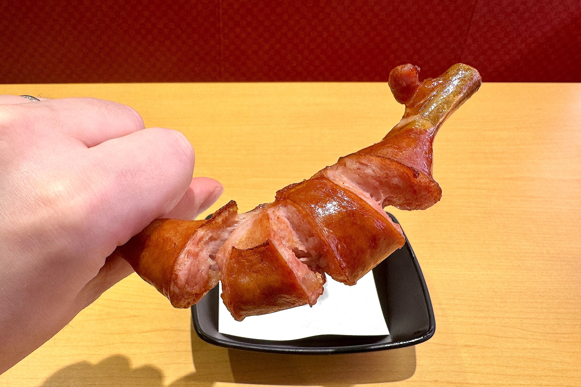 ハンターらしく手で持って豪快にかぶりつきたい一品だ