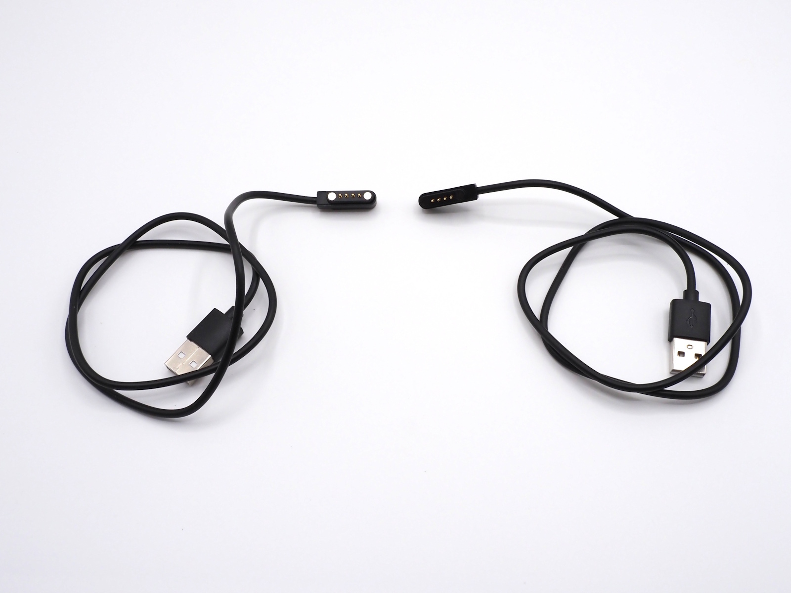 充電ケーブルも同じもので、両製品で互換が効く