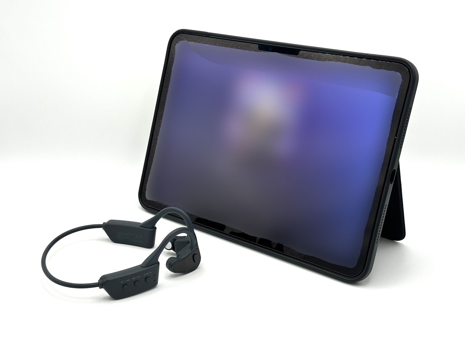 音漏れはカナル型よりも多く、シャカシャカと聞こえてくる。図書館など公共施設での使用は避けたい