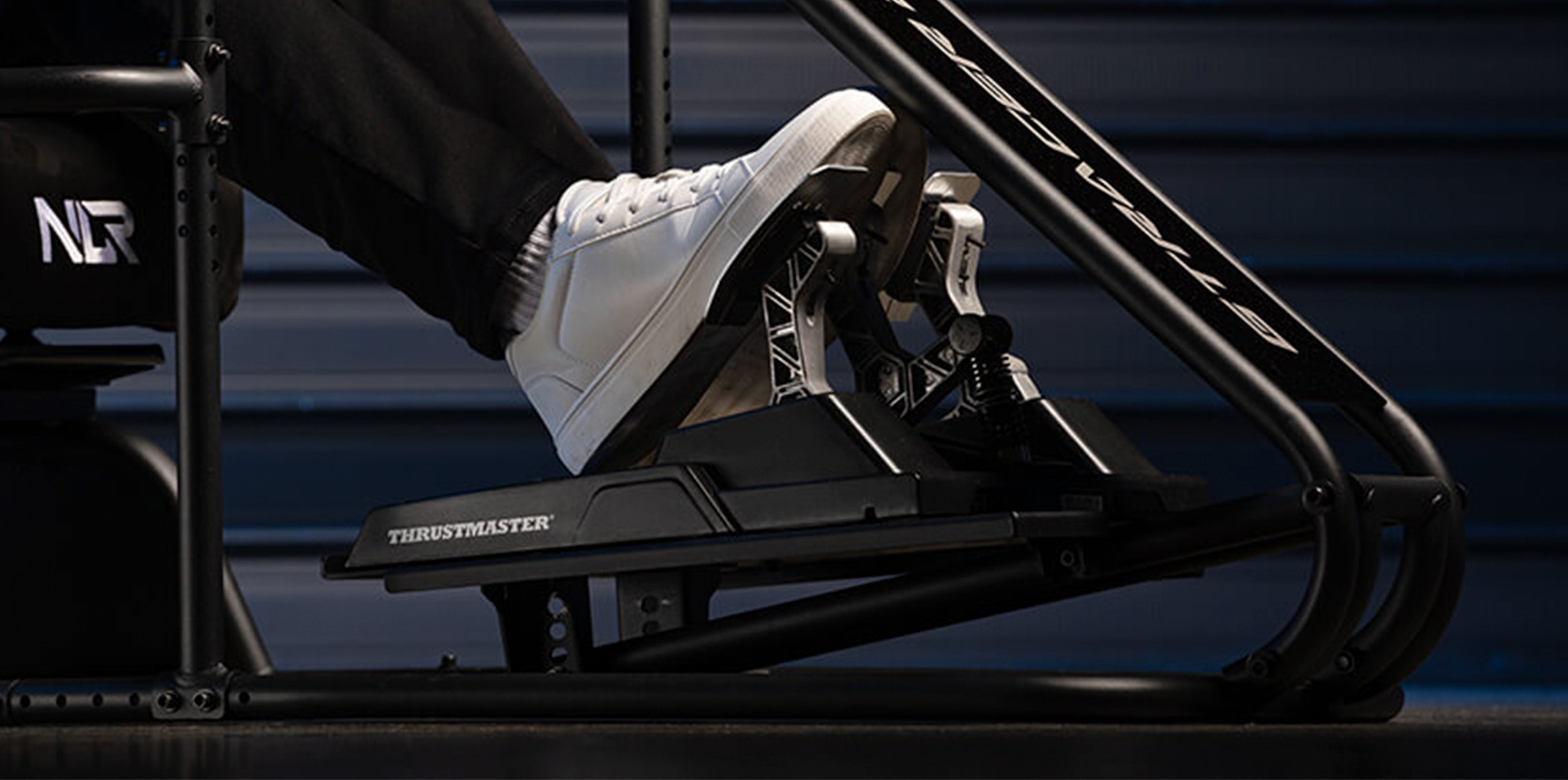 角度調整可能な新設計ペダルトレイ