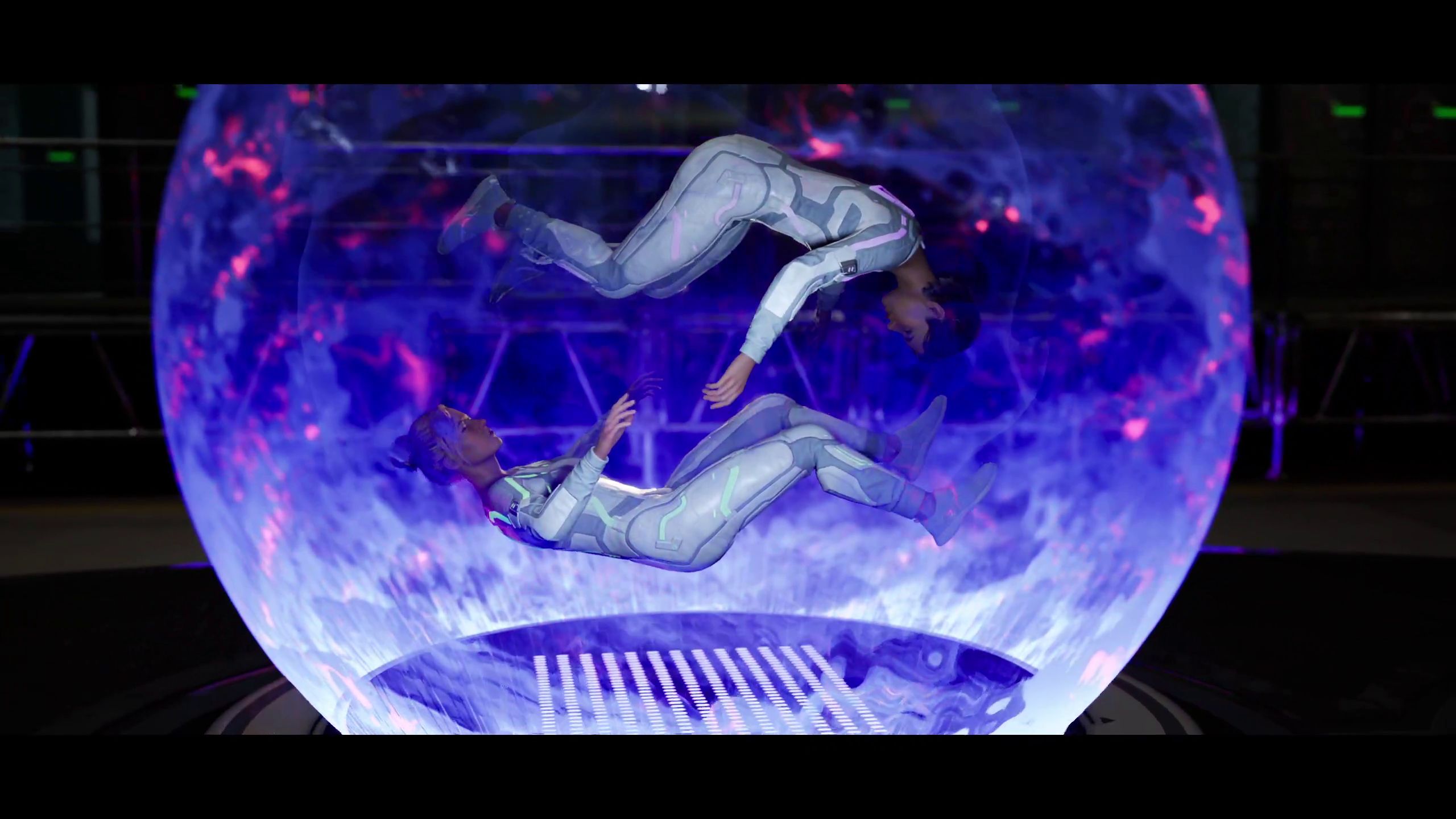 2人は出版社がアイデアを盗むために設計した怪しげな機械に接続されてしまう