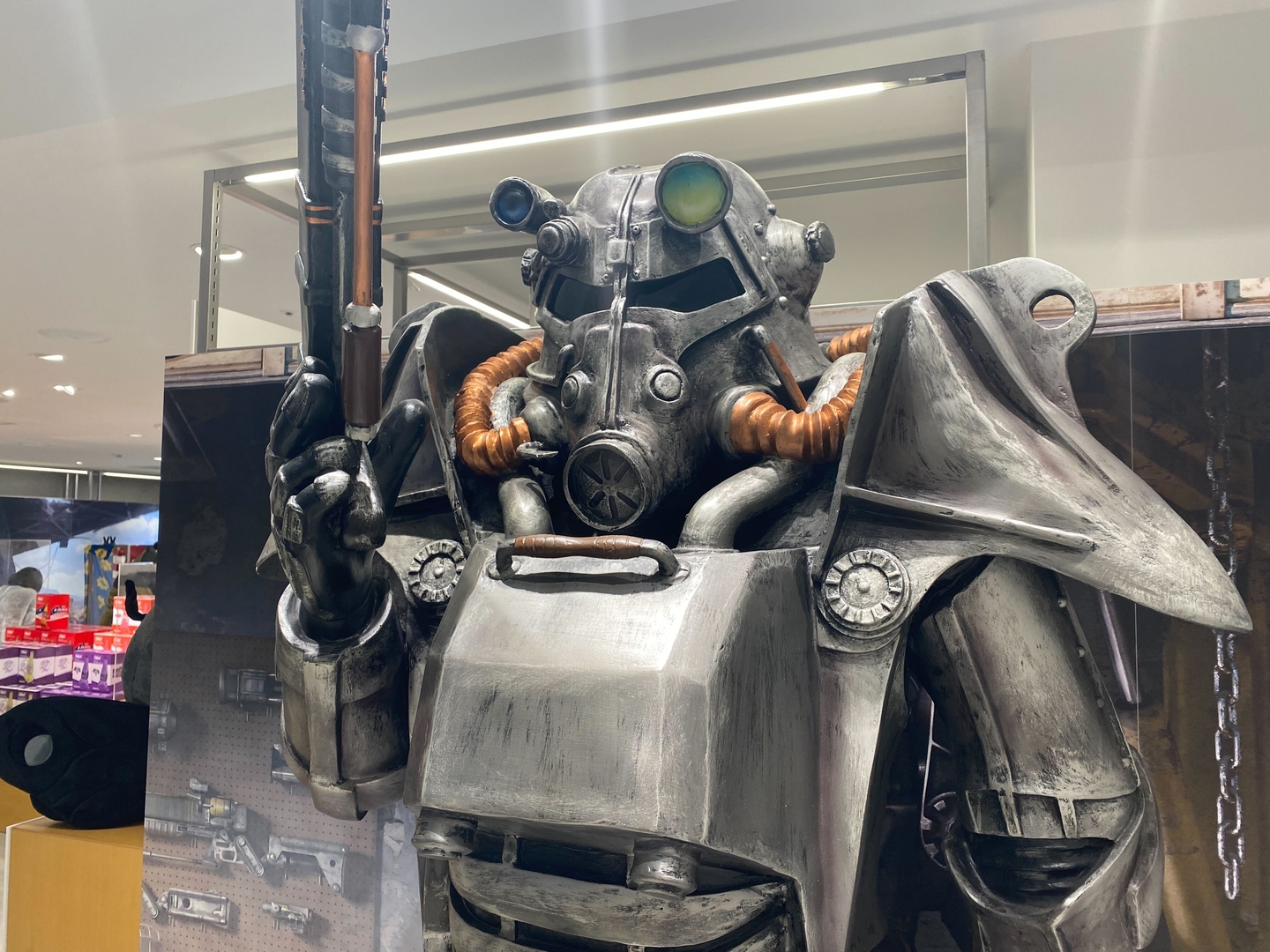 T-45パワーアーマーは非常に大きく今にも動き出しそうな迫力がある