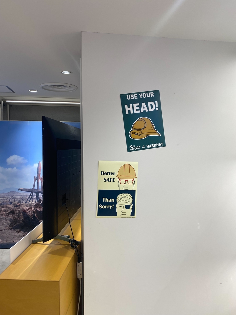 鏡にもボルトボーイ