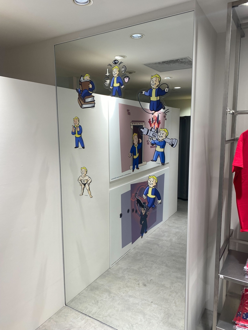 鏡にもボルトボーイ