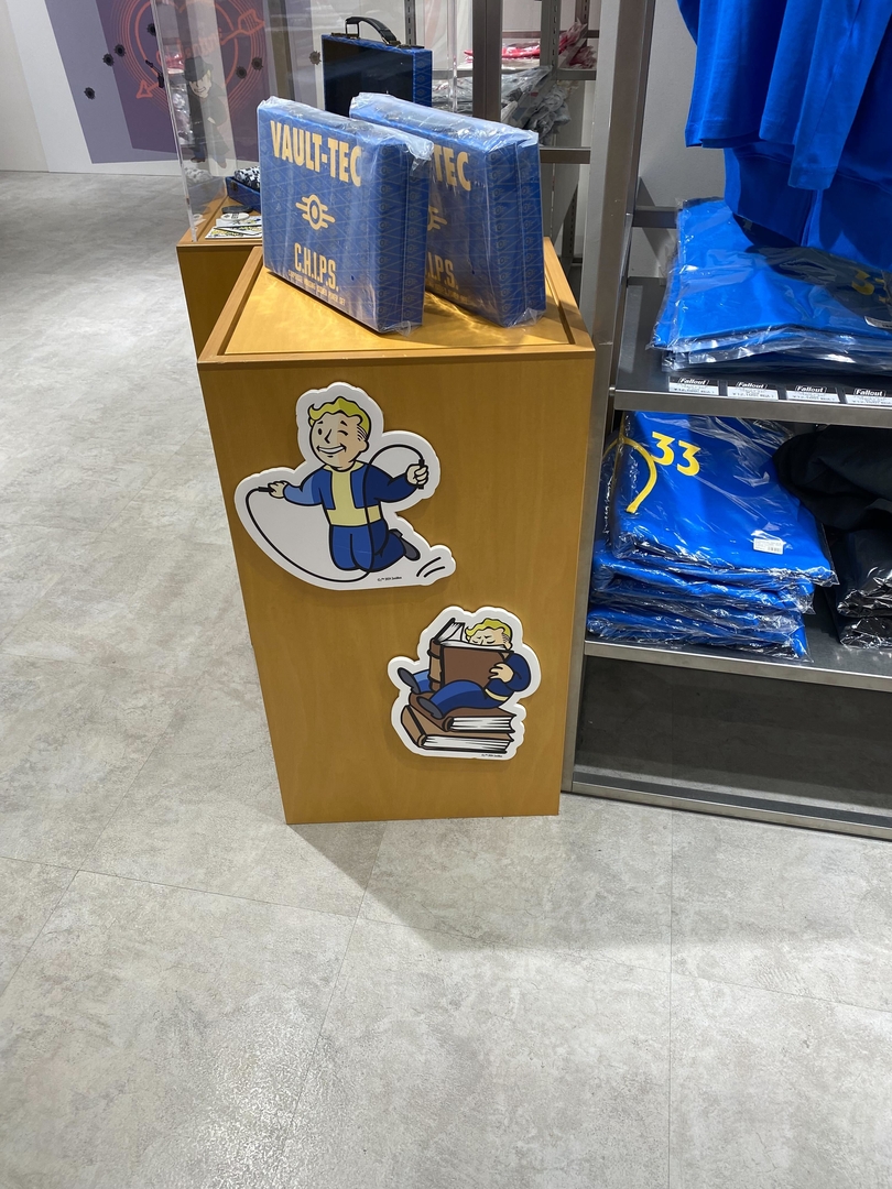 鏡にもボルトボーイ