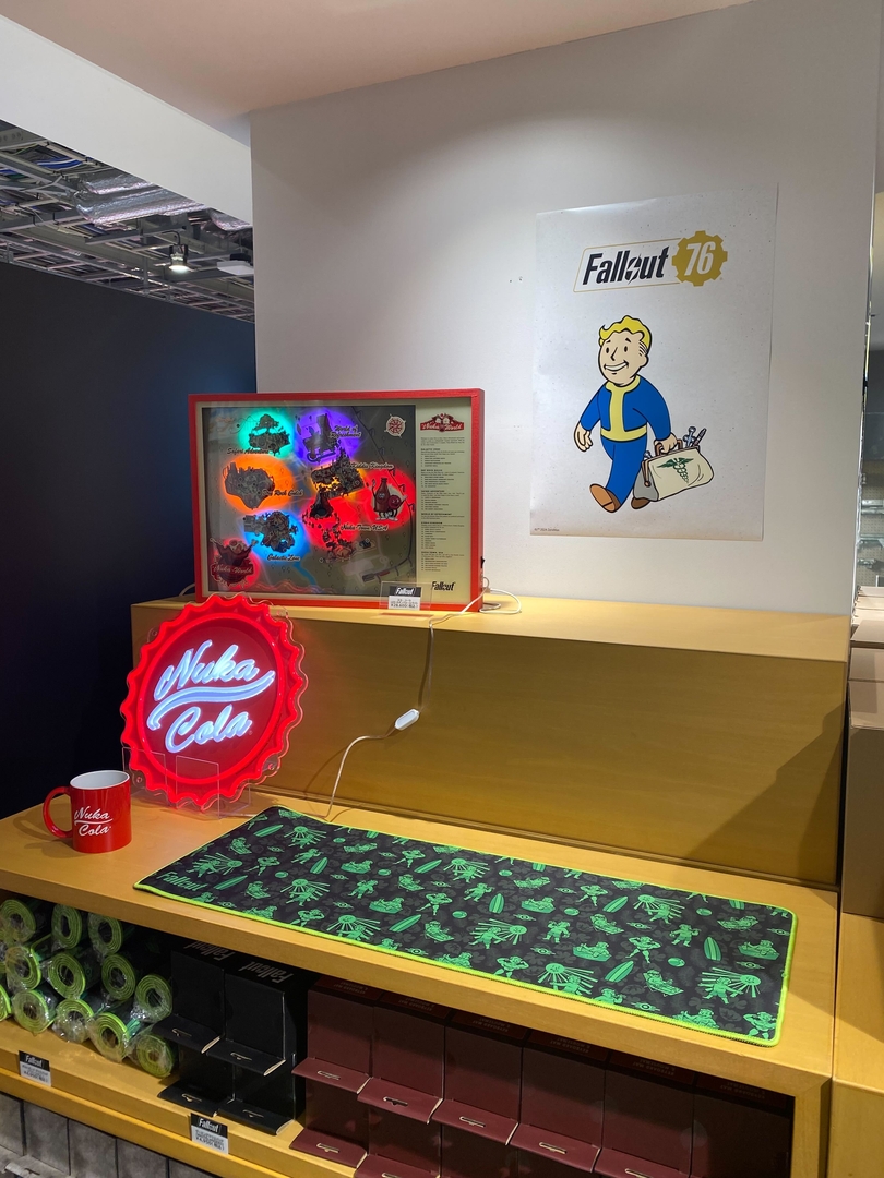 ヌカ・ワールドの地図のようになっているLEDウォールライト