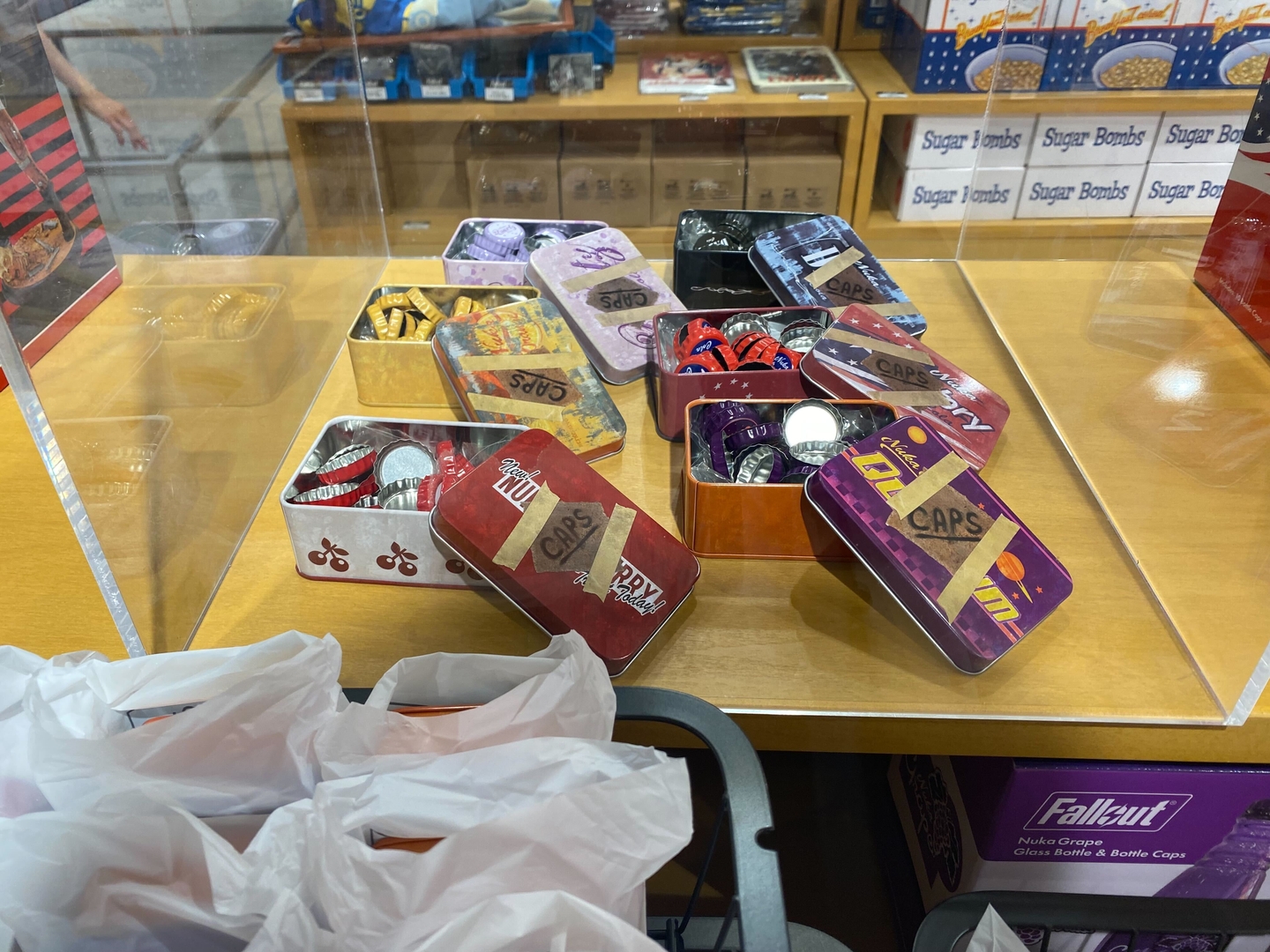 各種ヌカ・コーラのキャップが入った「缶入りキャップ」。ゲーム内に落ちていそうなデザインが魅力的