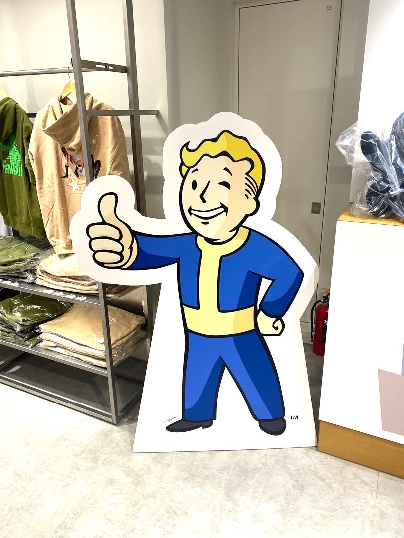 鏡にもボルトボーイ