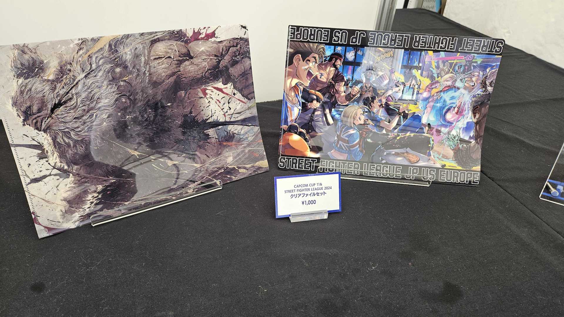 カプコンカップグッズがズラリ