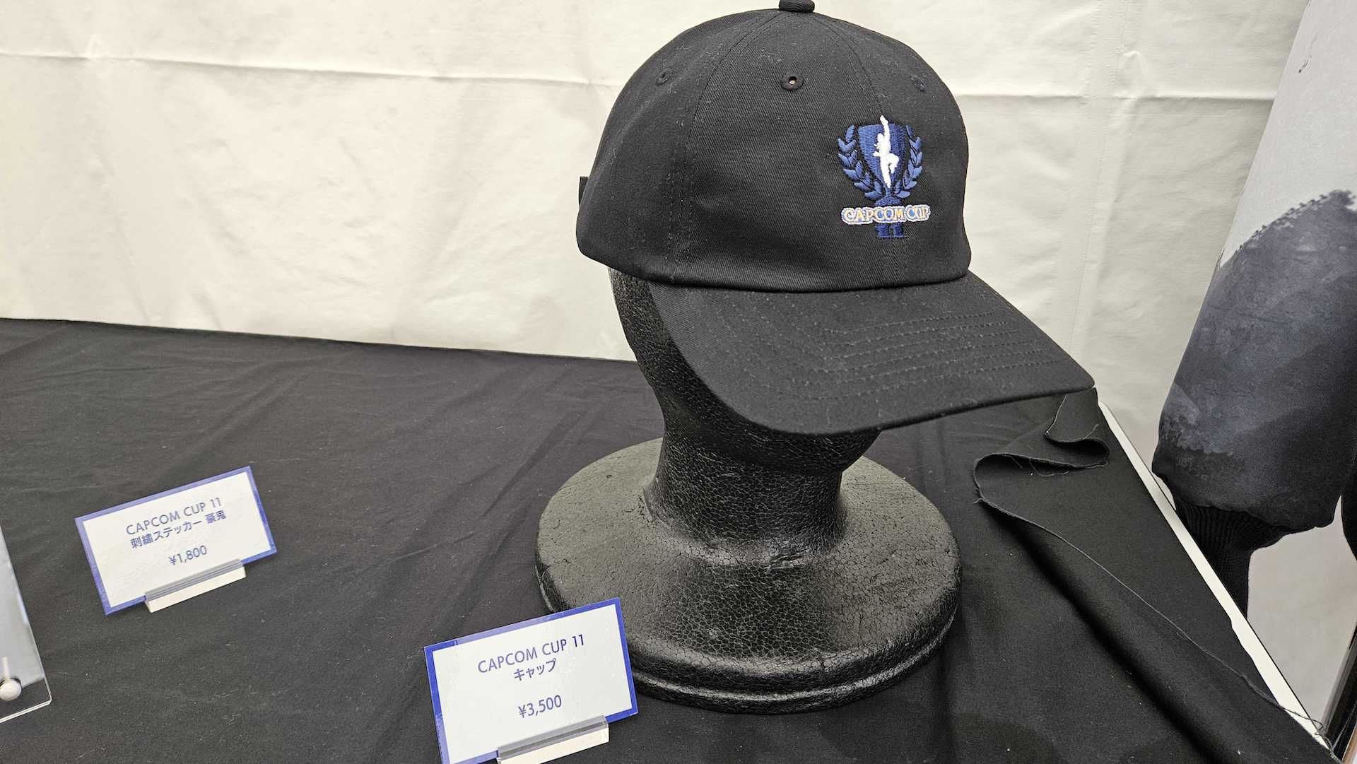 カプコンカップグッズがズラリ