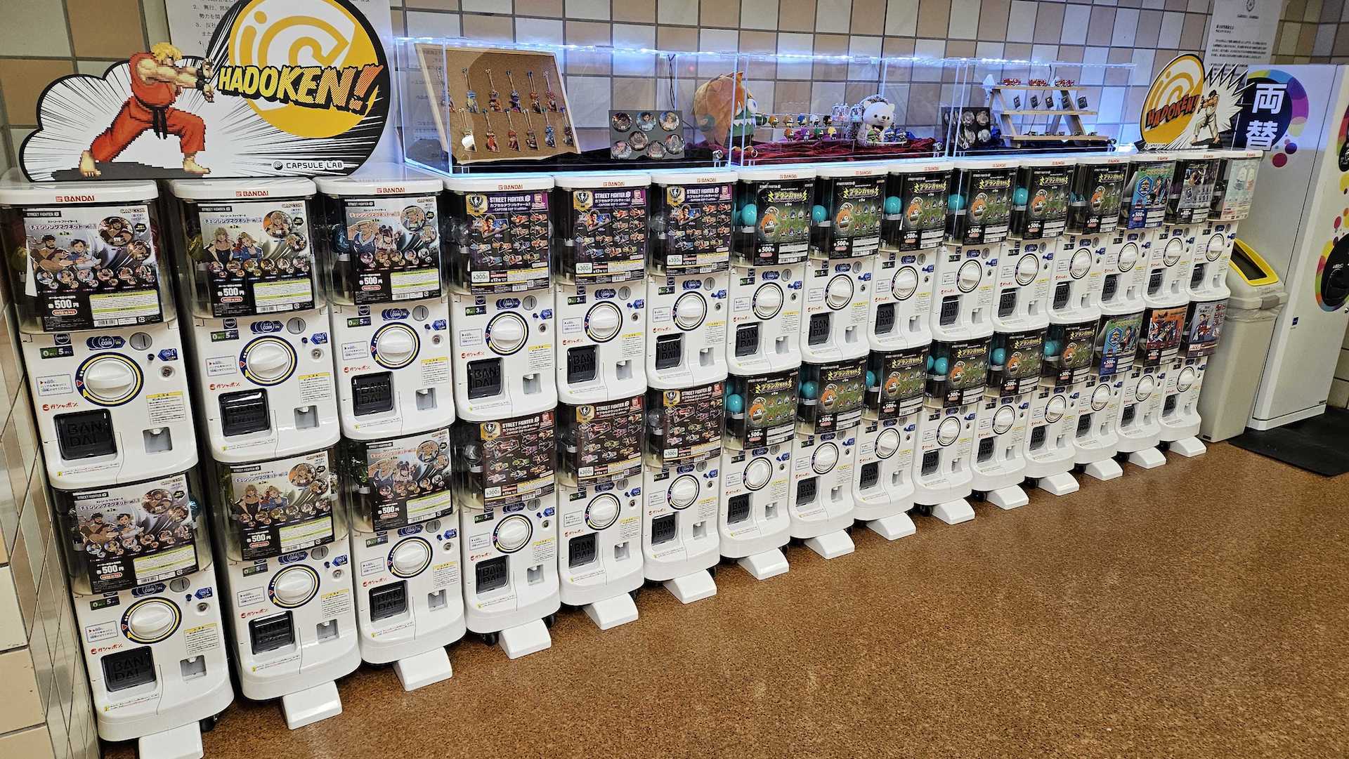 カプセルトイとしては3月中旬より順次発売予定の　「ストリートファイター6 ブランカちゃん ラバーマスコットキーホルダー」も