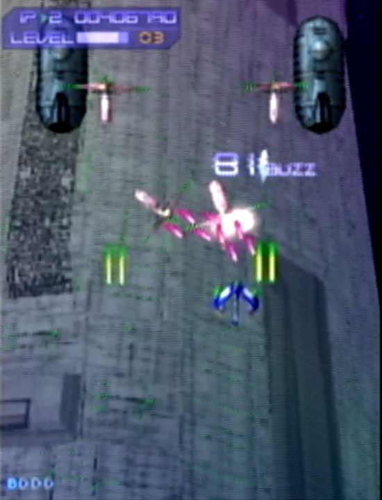 敵弾を自機にかすらせてゲージをため、満タンになるとレベルアップする