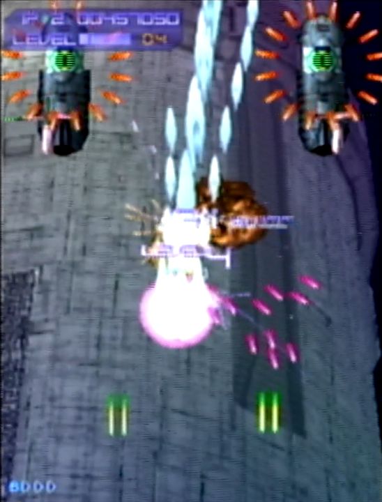 敵弾を自機にかすらせてゲージをため、満タンになるとレベルアップする