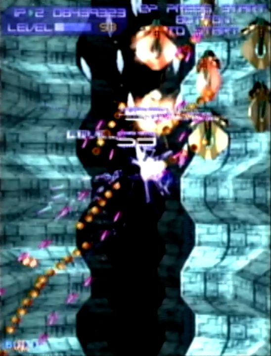 わずかな無敵時間を利用して、体当たりで連続レベルアップを狙うのもまた楽しい