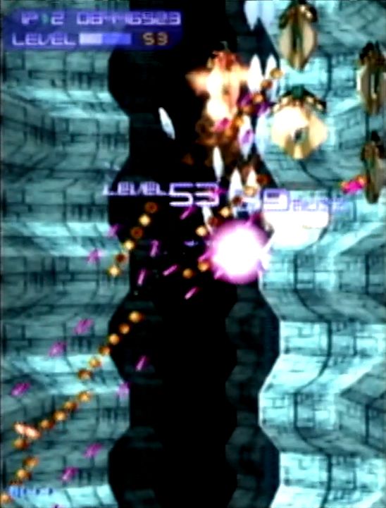 わずかな無敵時間を利用して、体当たりで連続レベルアップを狙うのもまた楽しい