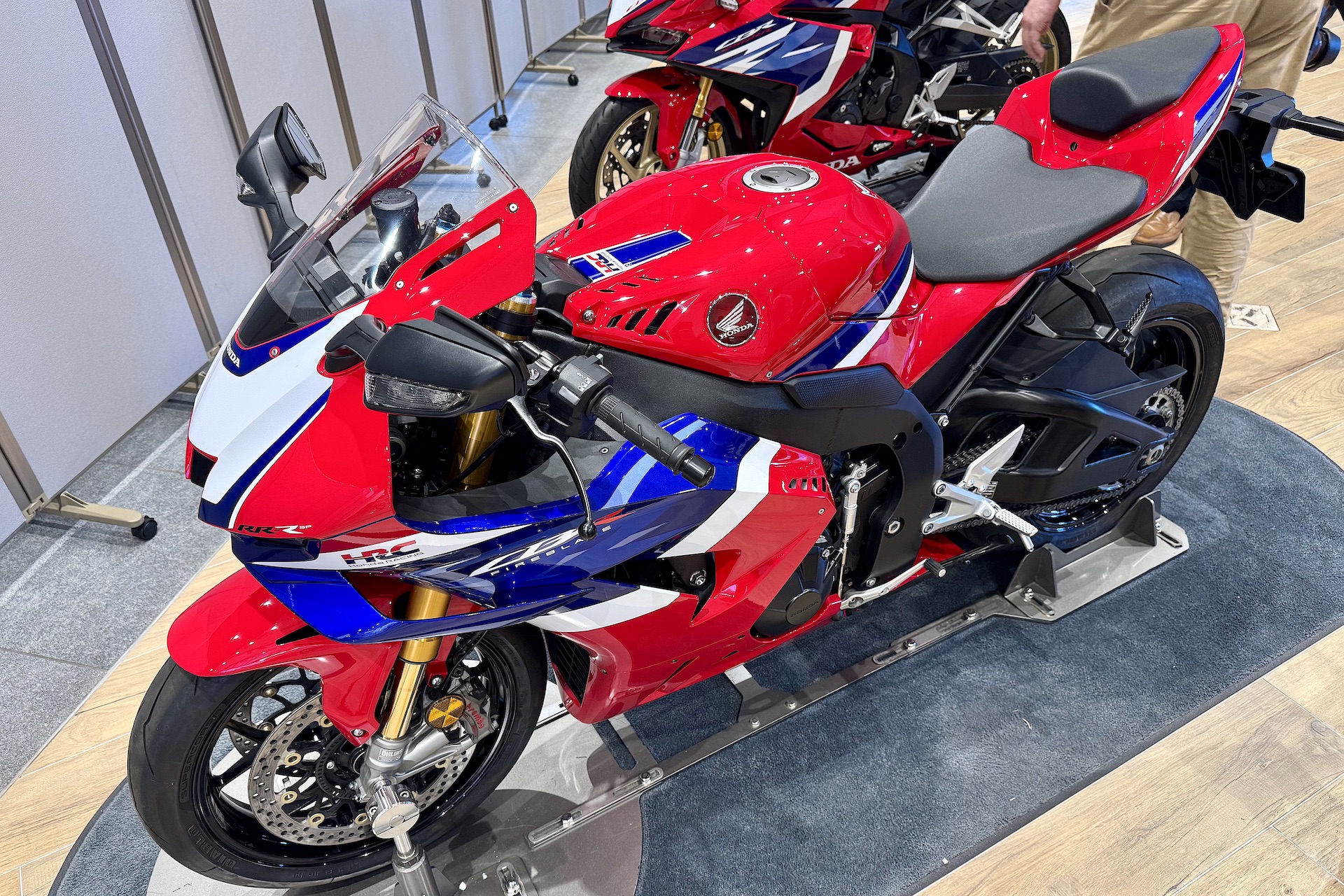 Hondaが大事している“トリコロールカラー”のマシンも会場内に展示されていた。なるほど、確かにコライドンっぽさがある