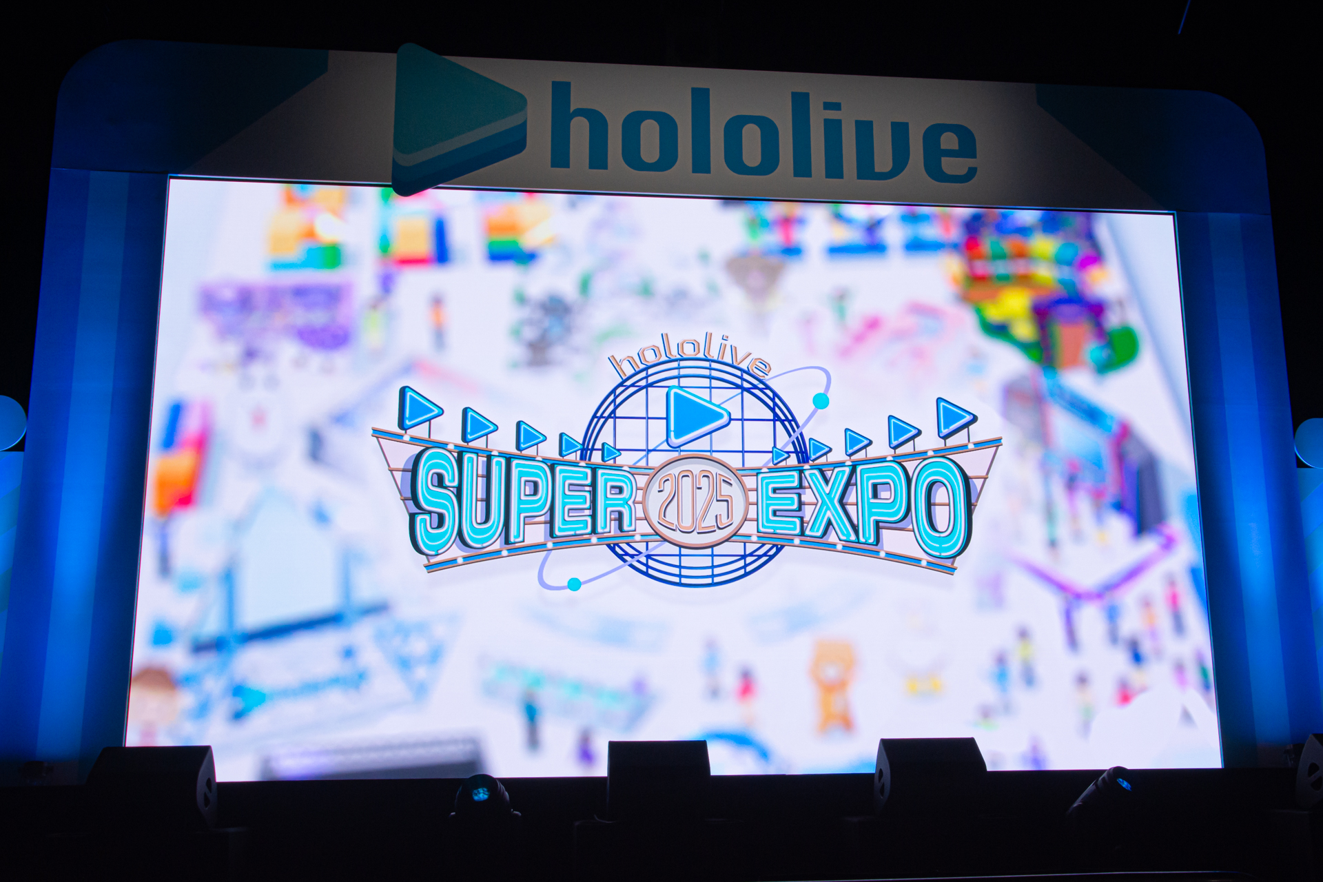 「DAY1 OPENING STAGE」にはときのそらさん、ロボ子さん、さくらみこさん、アイラニ・イオフィフティーンさん、アーニャ・メルフィッサさん、一伊那尓栖さんが登壇