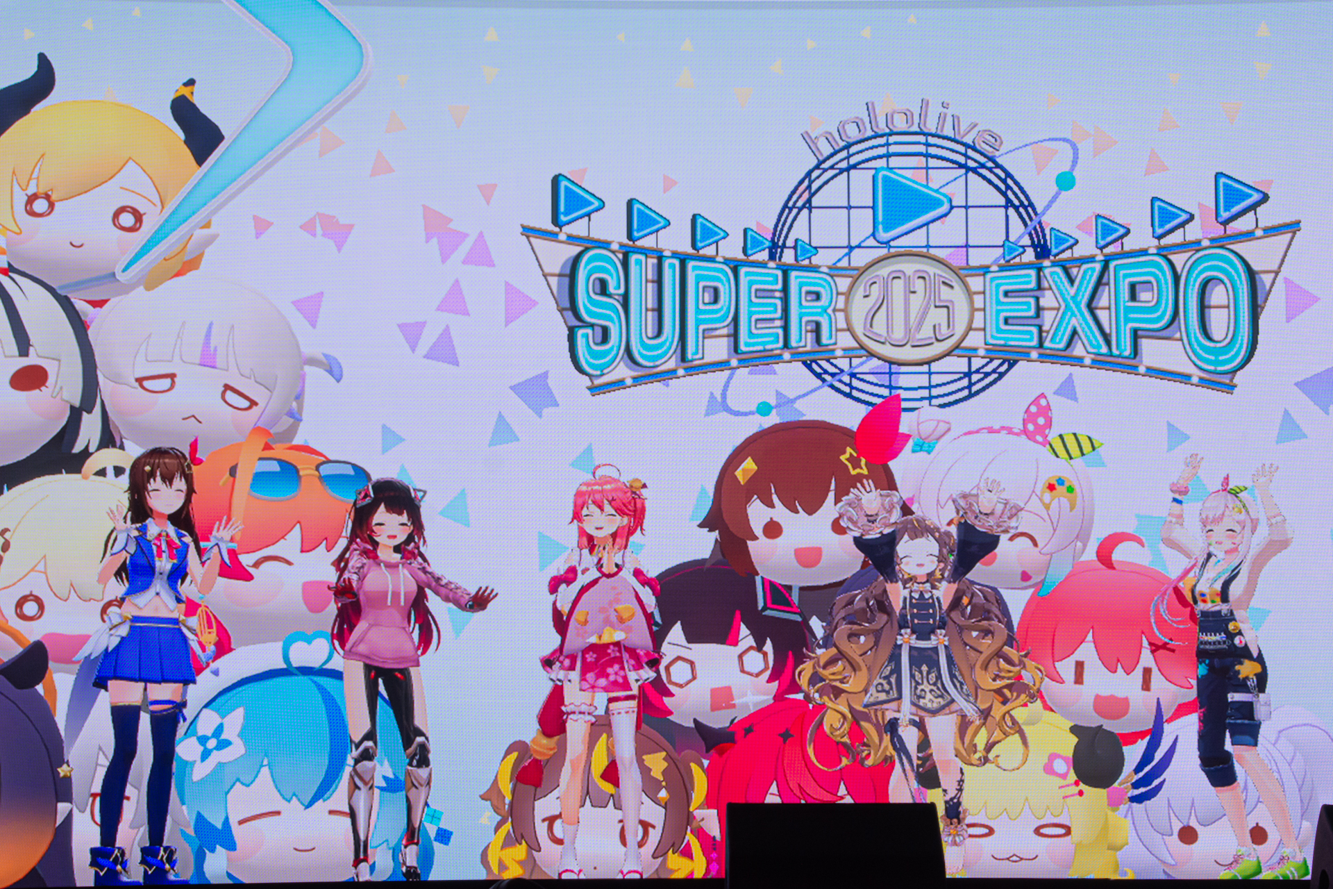 EXPOのテーマに沿った演出で、現地に詰めかけたファンたちを沸かせる