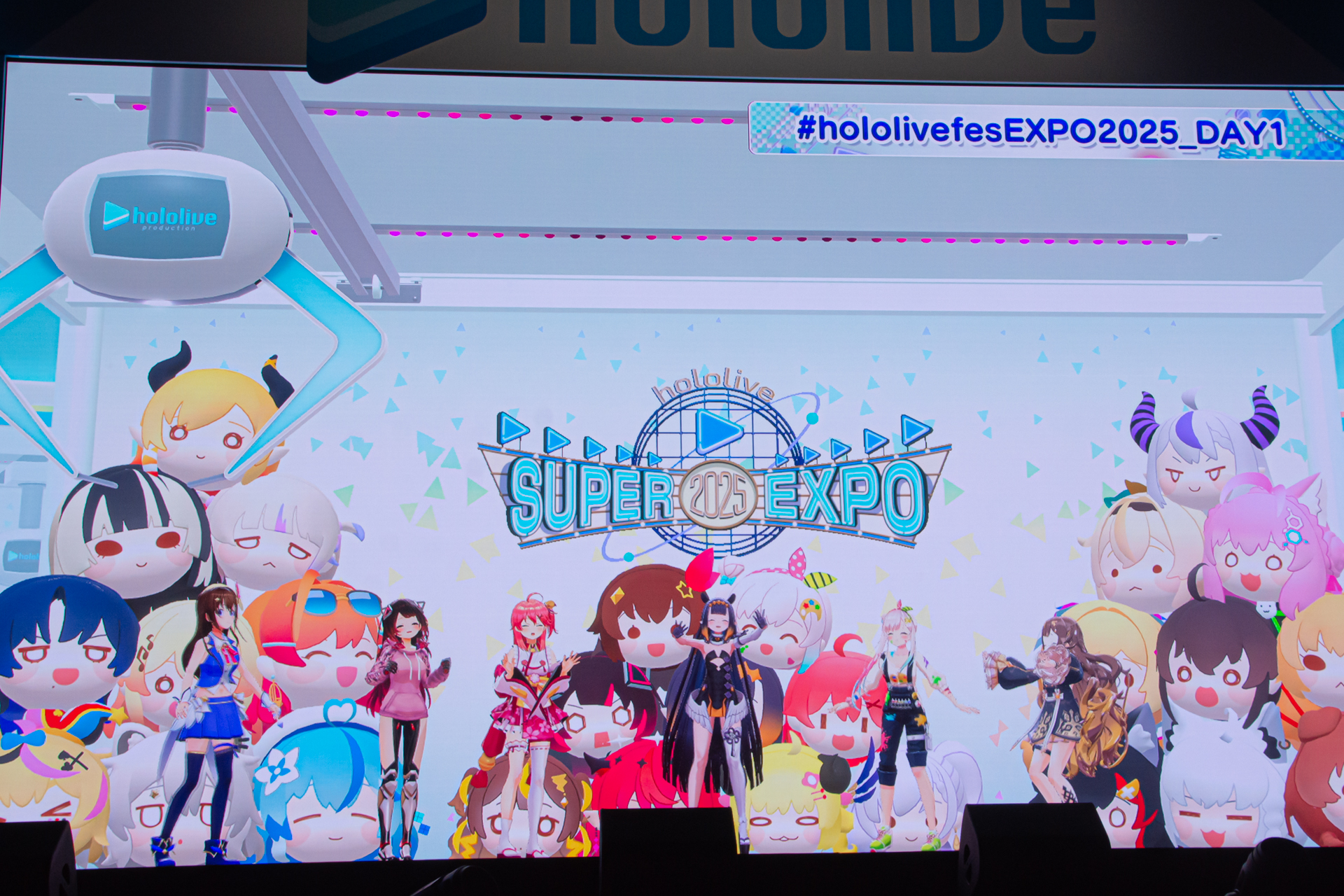 EXPOのテーマに沿った演出で、現地に詰めかけたファンたちを沸かせる