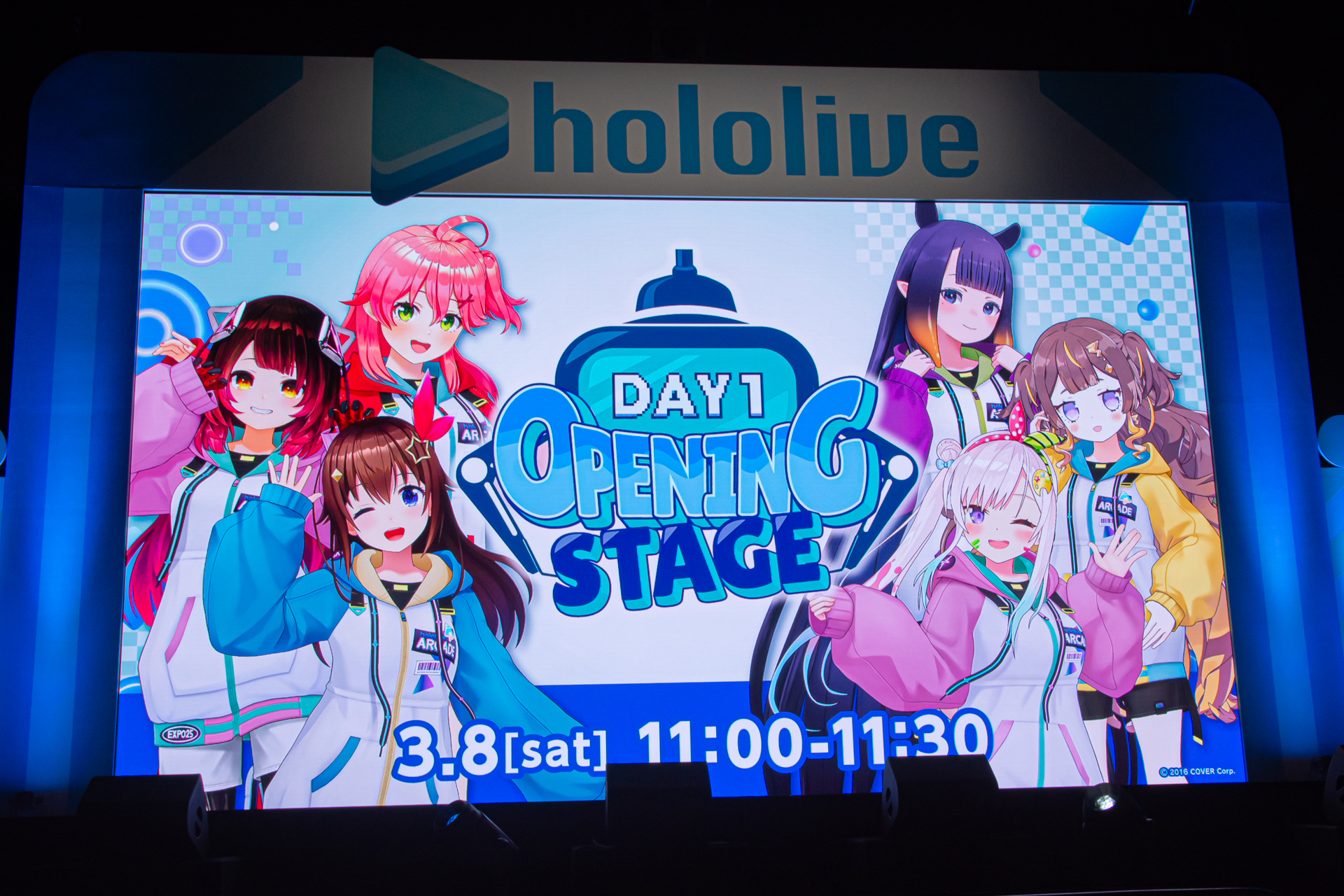 「DAY1 OPENING STAGE」にはときのそらさん、ロボ子さん、さくらみこさん、アイラニ・イオフィフティーンさん、アーニャ・メルフィッサさん、一伊那尓栖さんが登壇