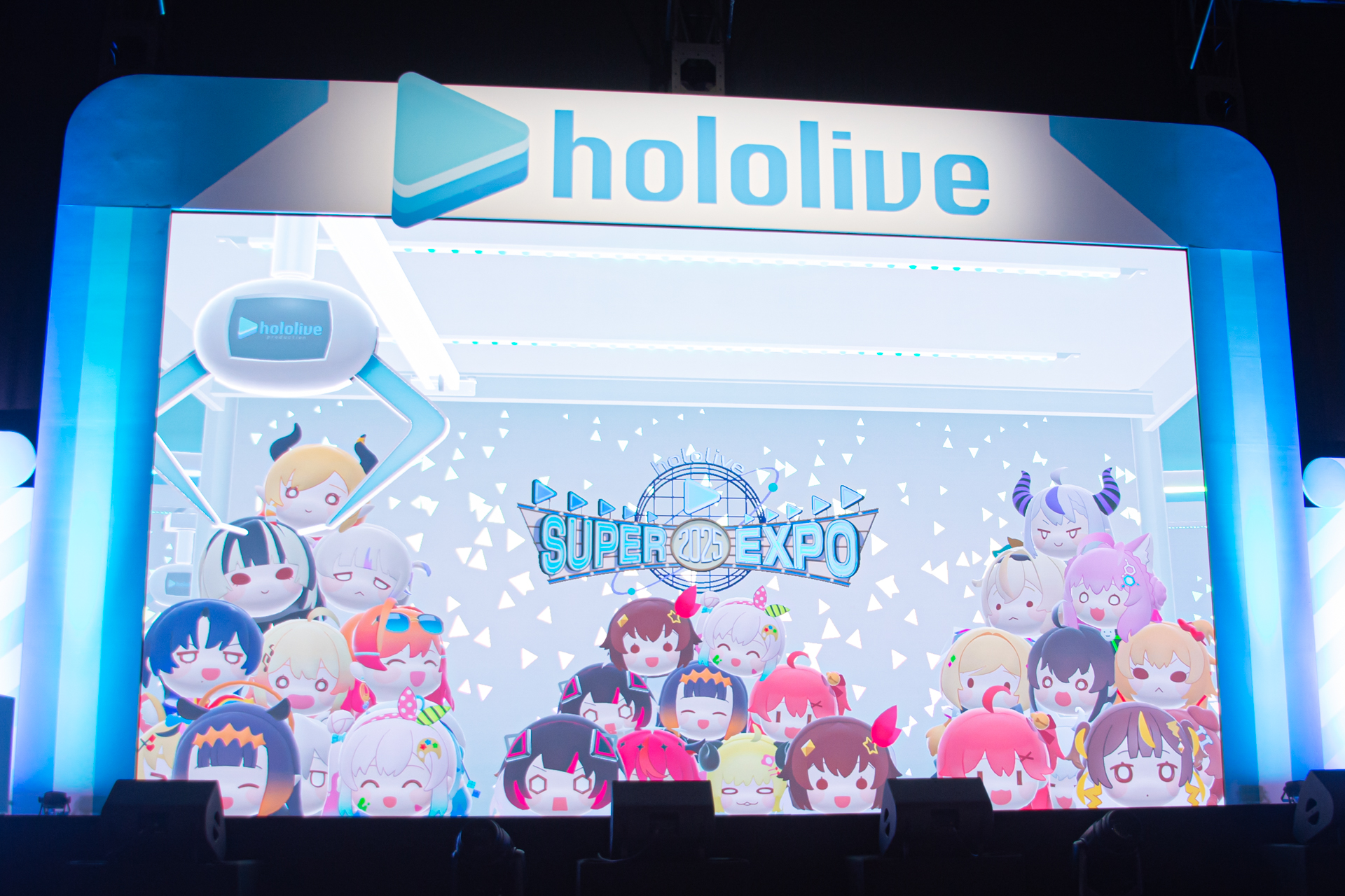 EXPOのテーマに沿った演出で、現地に詰めかけたファンたちを沸かせる