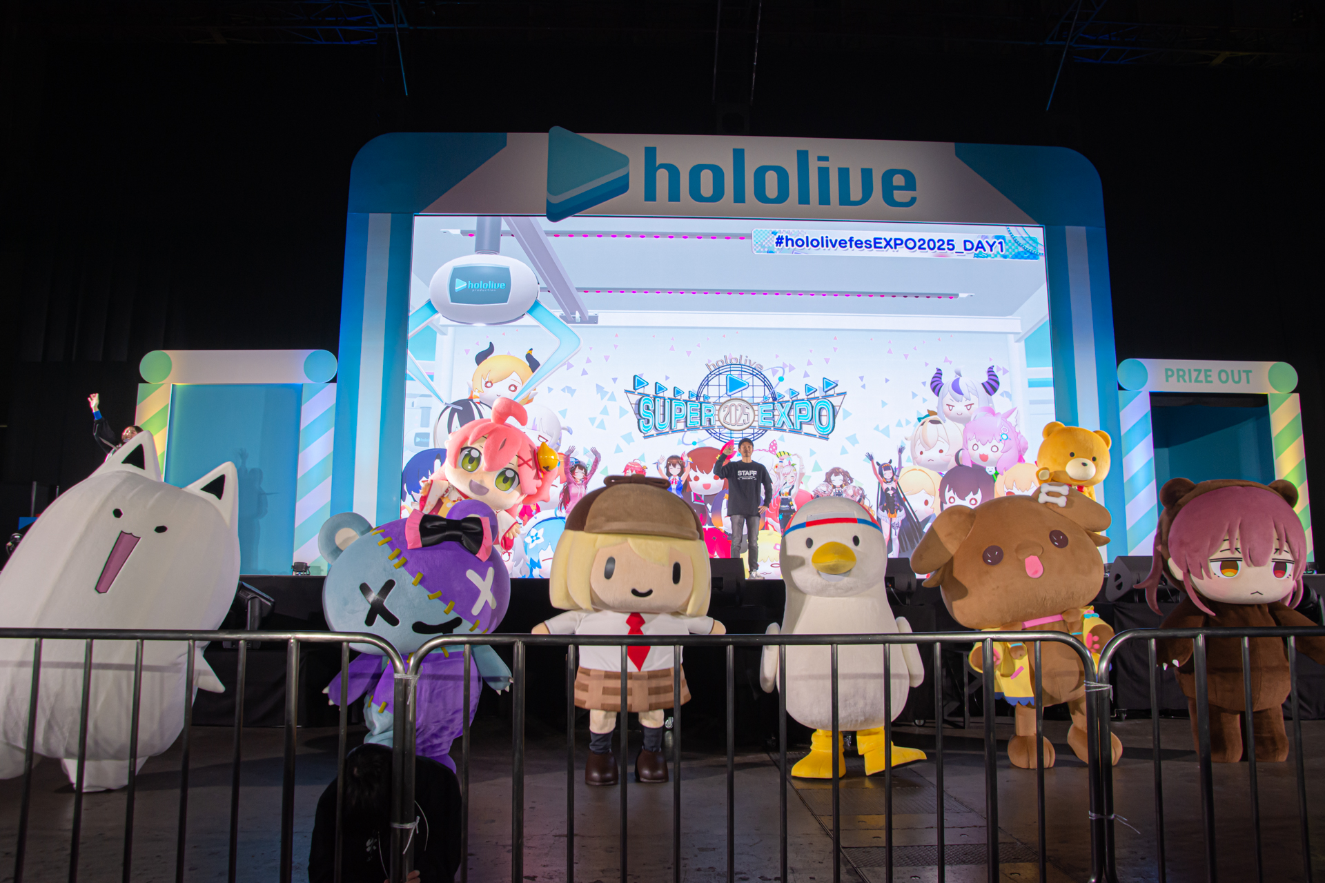 「hololive SUPER EXPO 2025」の開幕を、会場が一体となって宣言！