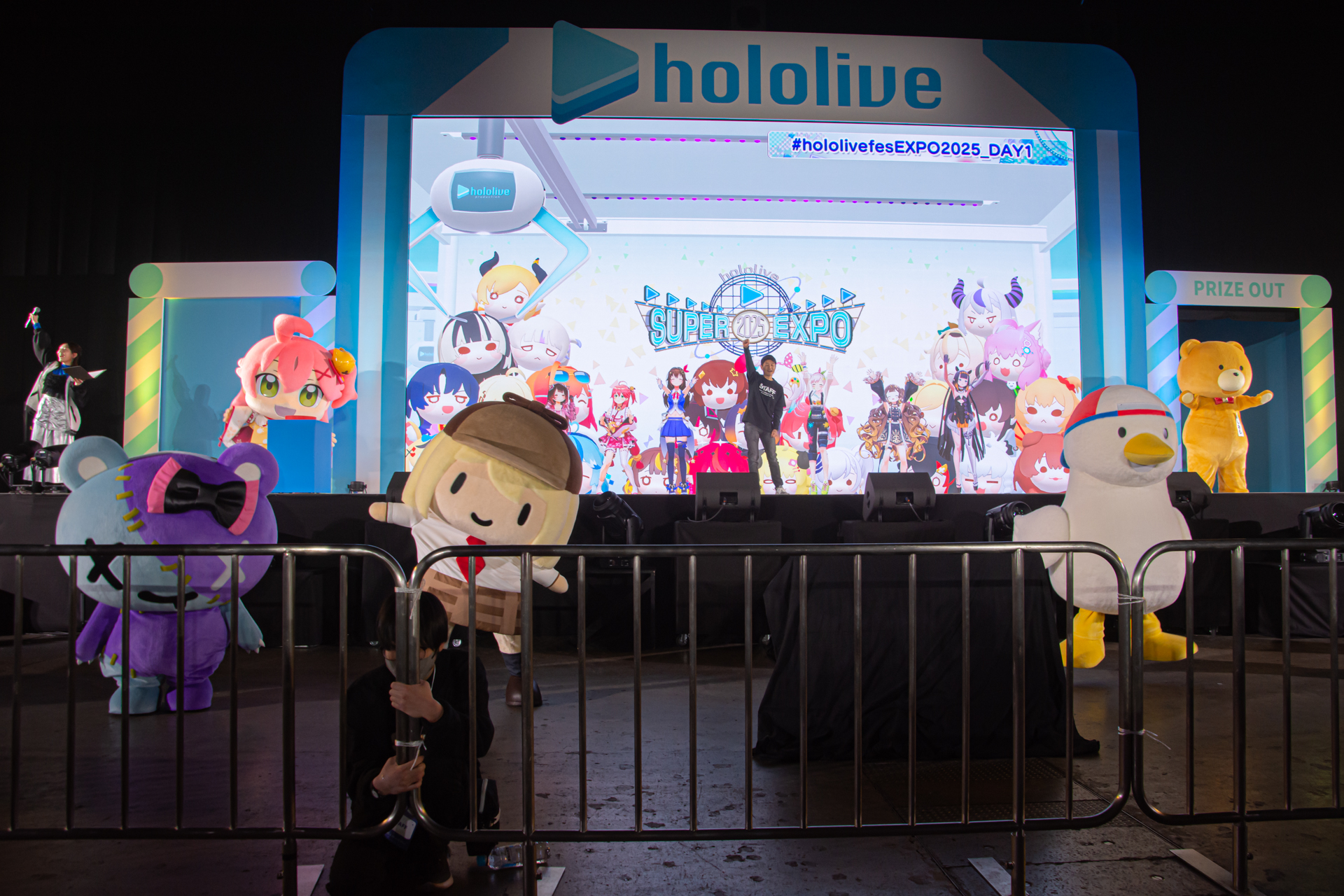 「hololive SUPER EXPO 2025」の開幕を、会場が一体となって宣言！