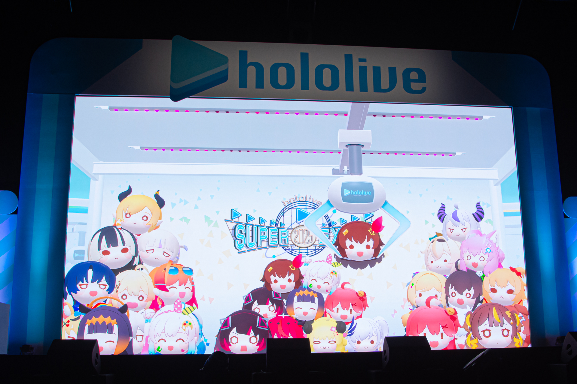 EXPOのテーマに沿った演出で、現地に詰めかけたファンたちを沸かせる