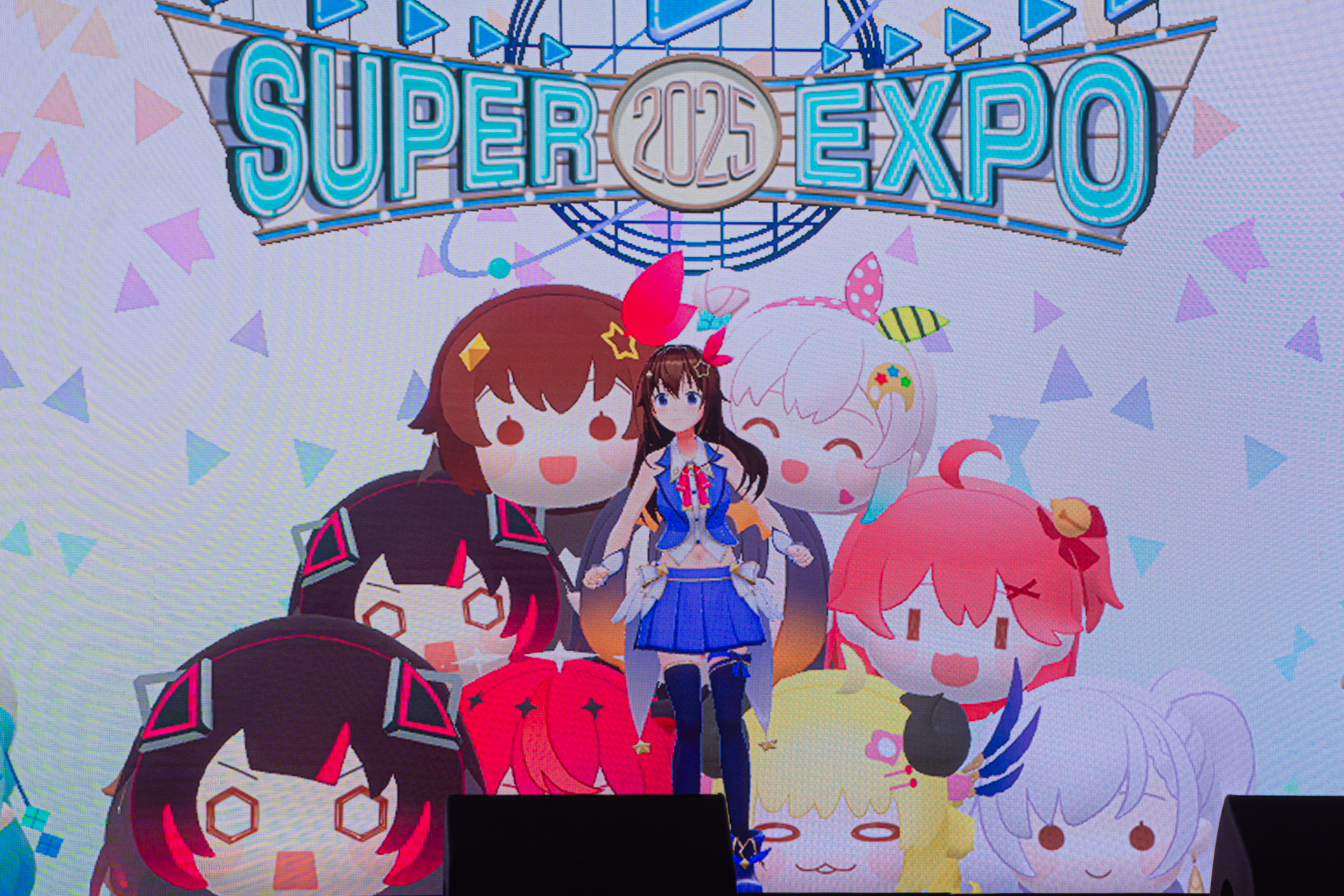 EXPOのテーマに沿った演出で、現地に詰めかけたファンたちを沸かせる