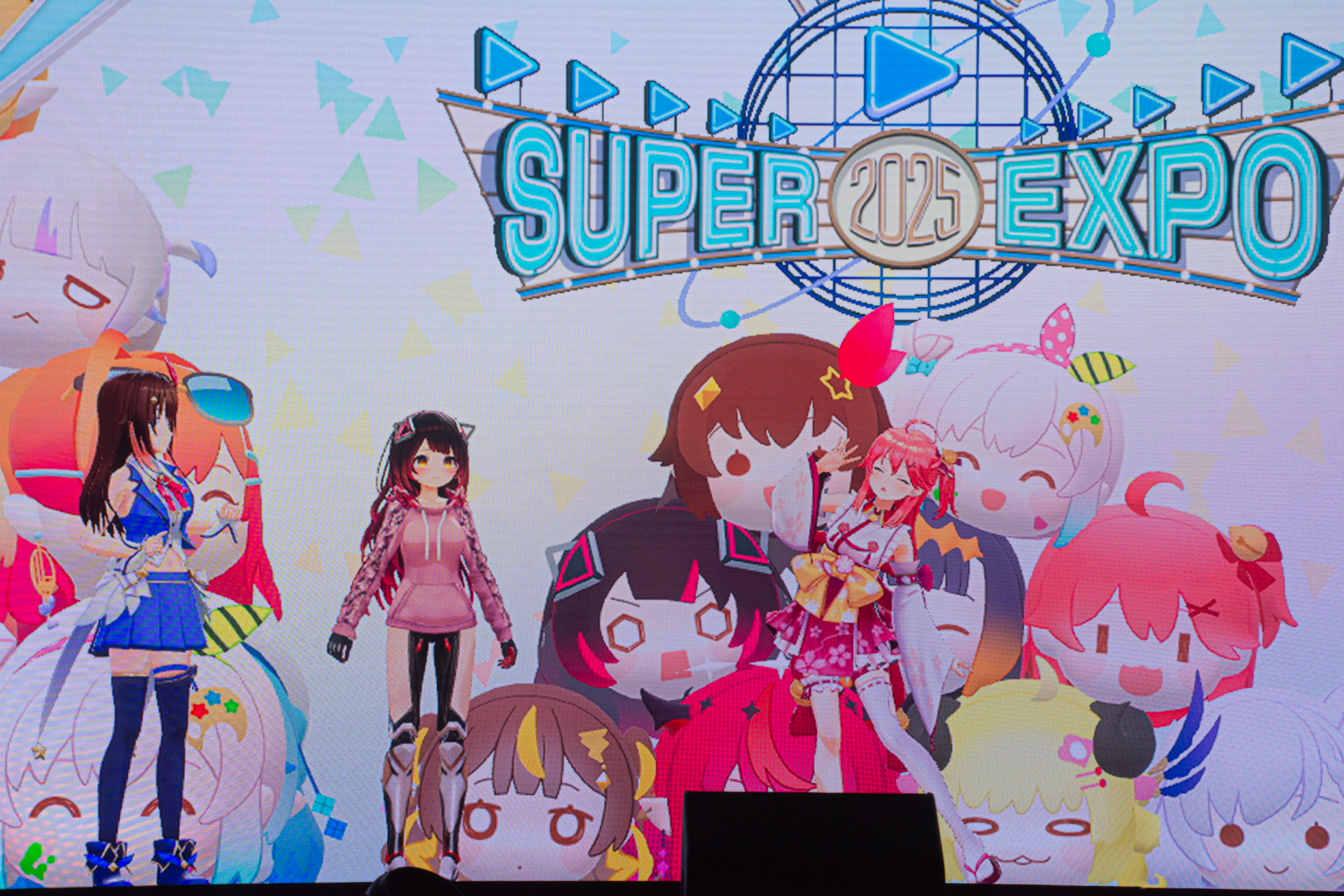 EXPOのテーマに沿った演出で、現地に詰めかけたファンたちを沸かせる