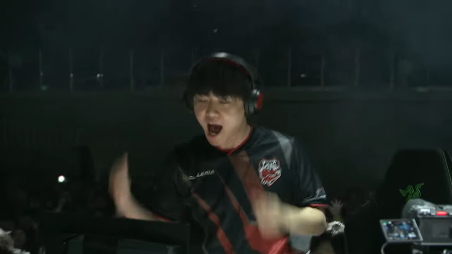 Xiaohai選手に続き紙一重の死闘を制したシュート選手は感情を爆発させ吠える!! 国技館の観客もその咆哮に熱狂していた