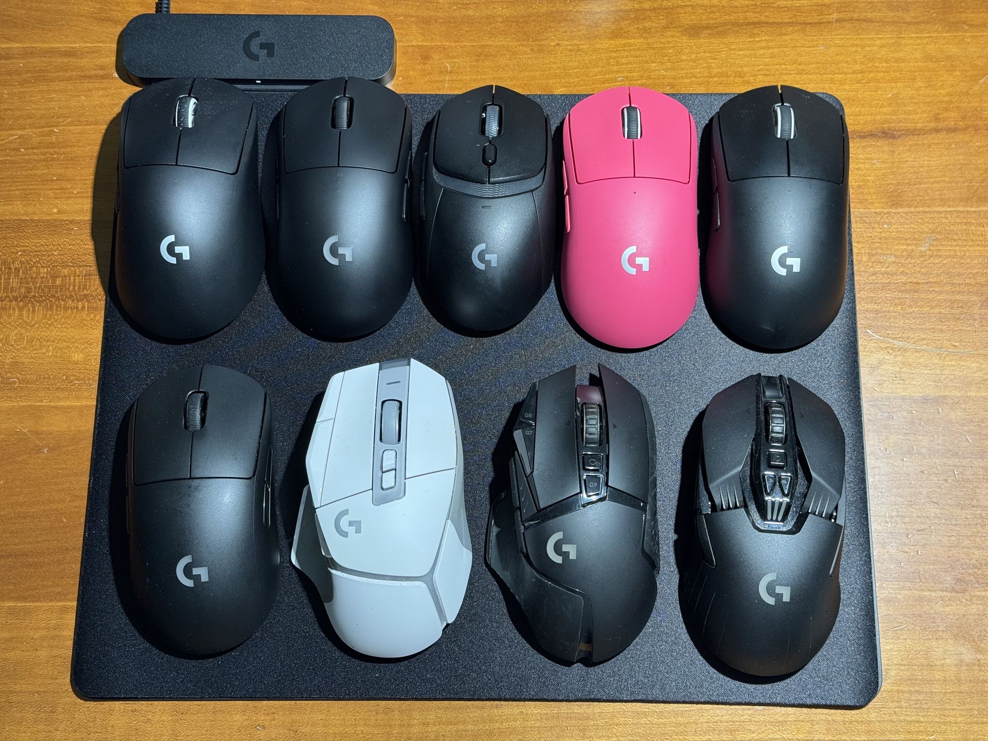 左上から順にPRO X2 DEX、PRO 2、G309、PRO X2、PRO X。左下から順にPRO、G502 X、G502、G903