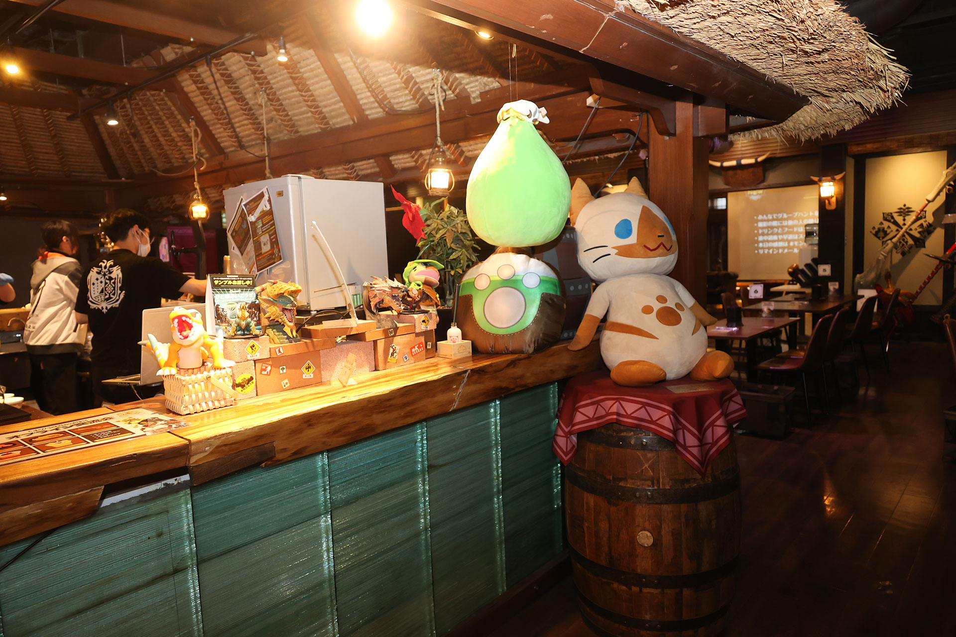 会場内でドリンクと食事が購入できるようになっていた