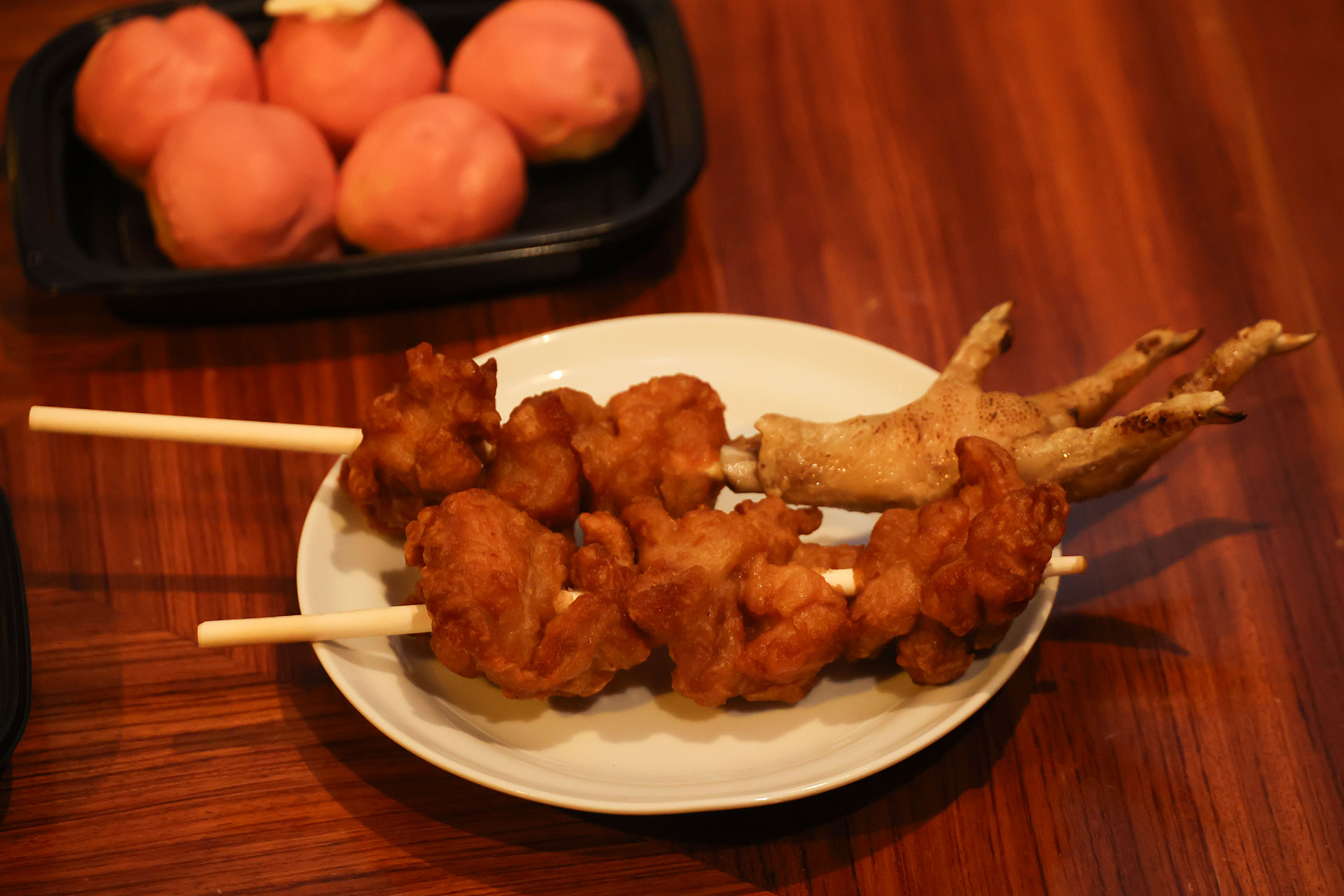 足まで再現されている「イャンクックのから揚げ【串】」