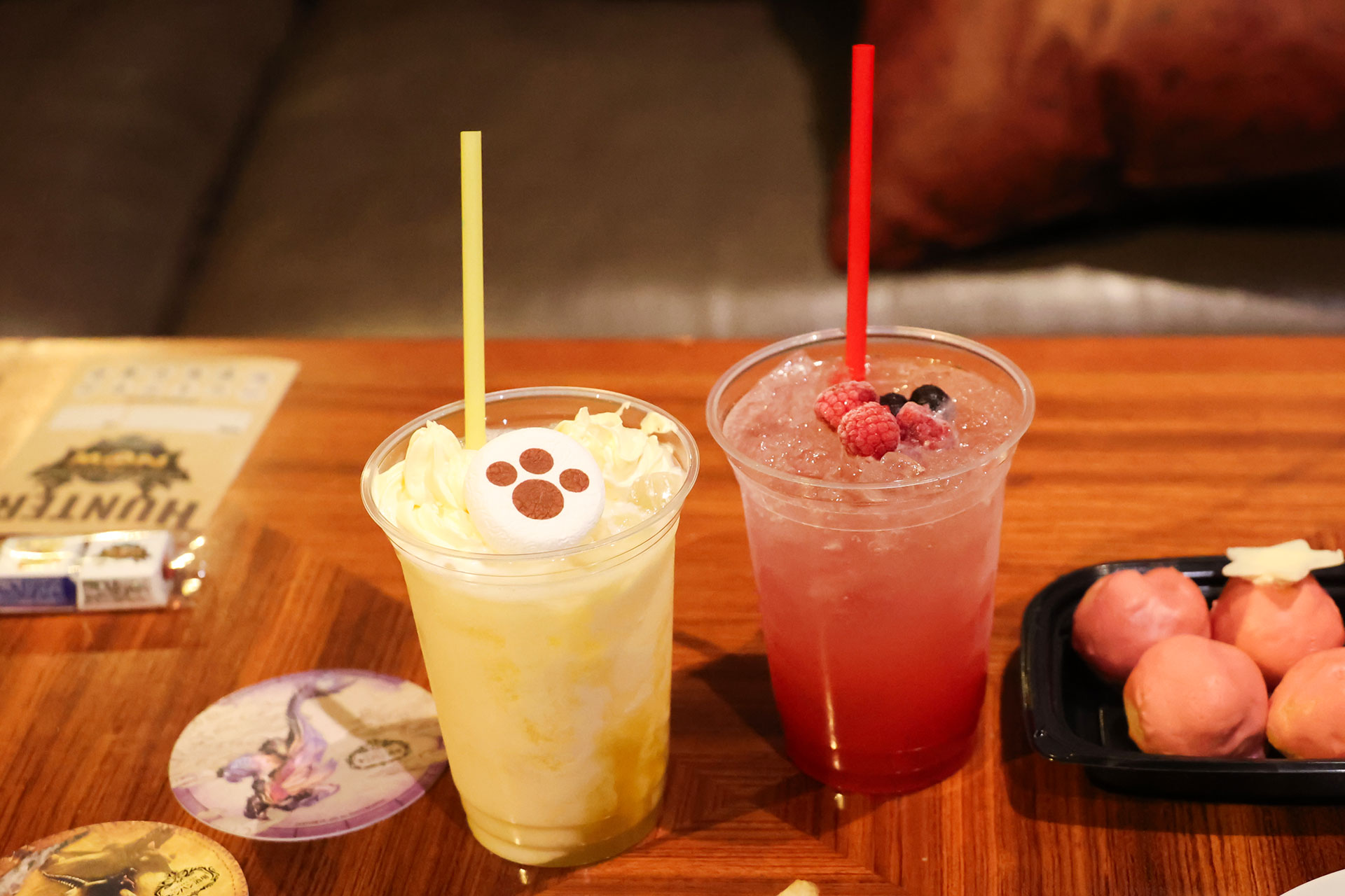 写真左が「センバイ マンゴーラッシー」で右が、「［復刻］クアリリ トロピカルベリー」