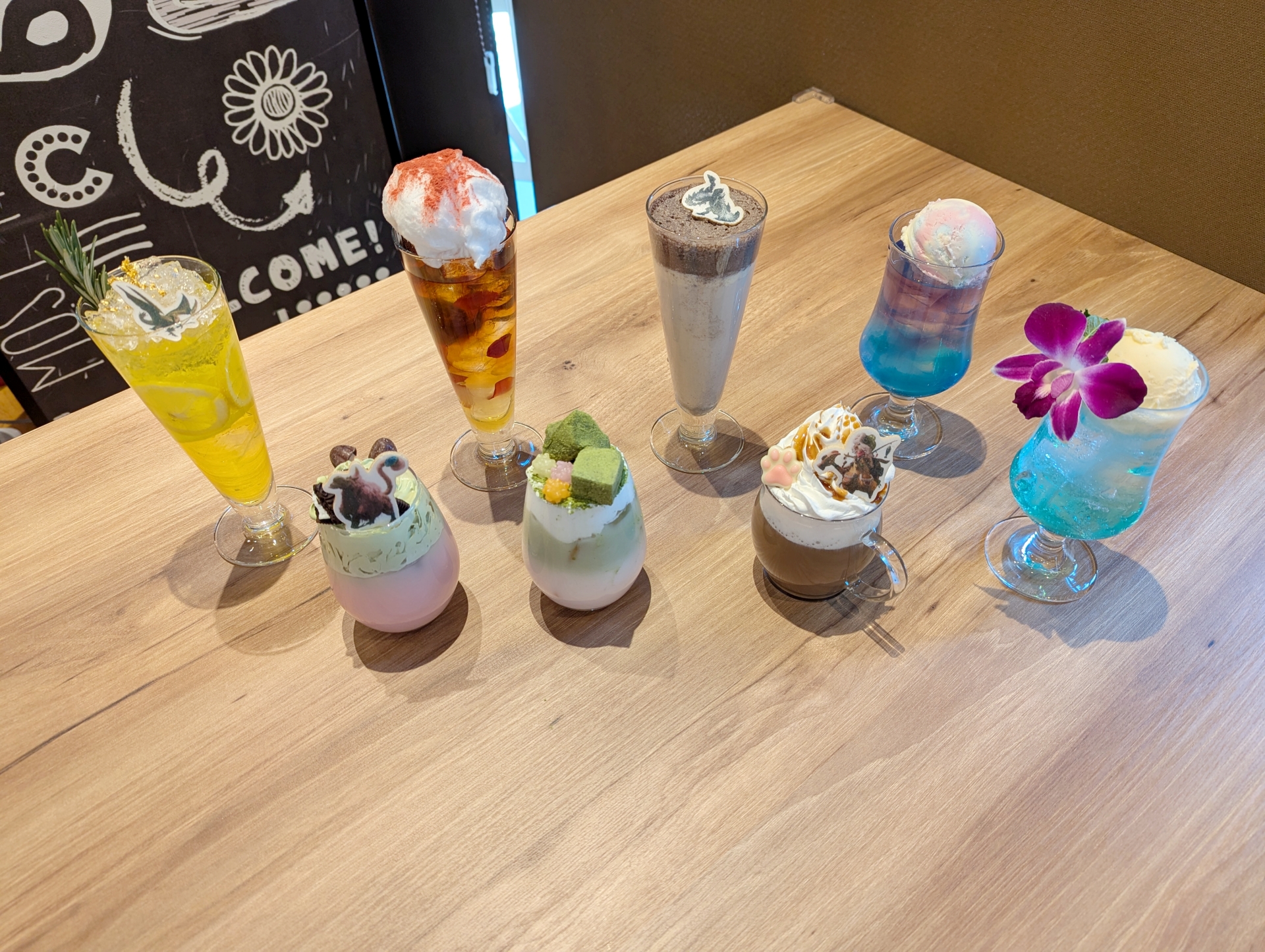 今回のコラボで新たに追加となるドリンクは8種類