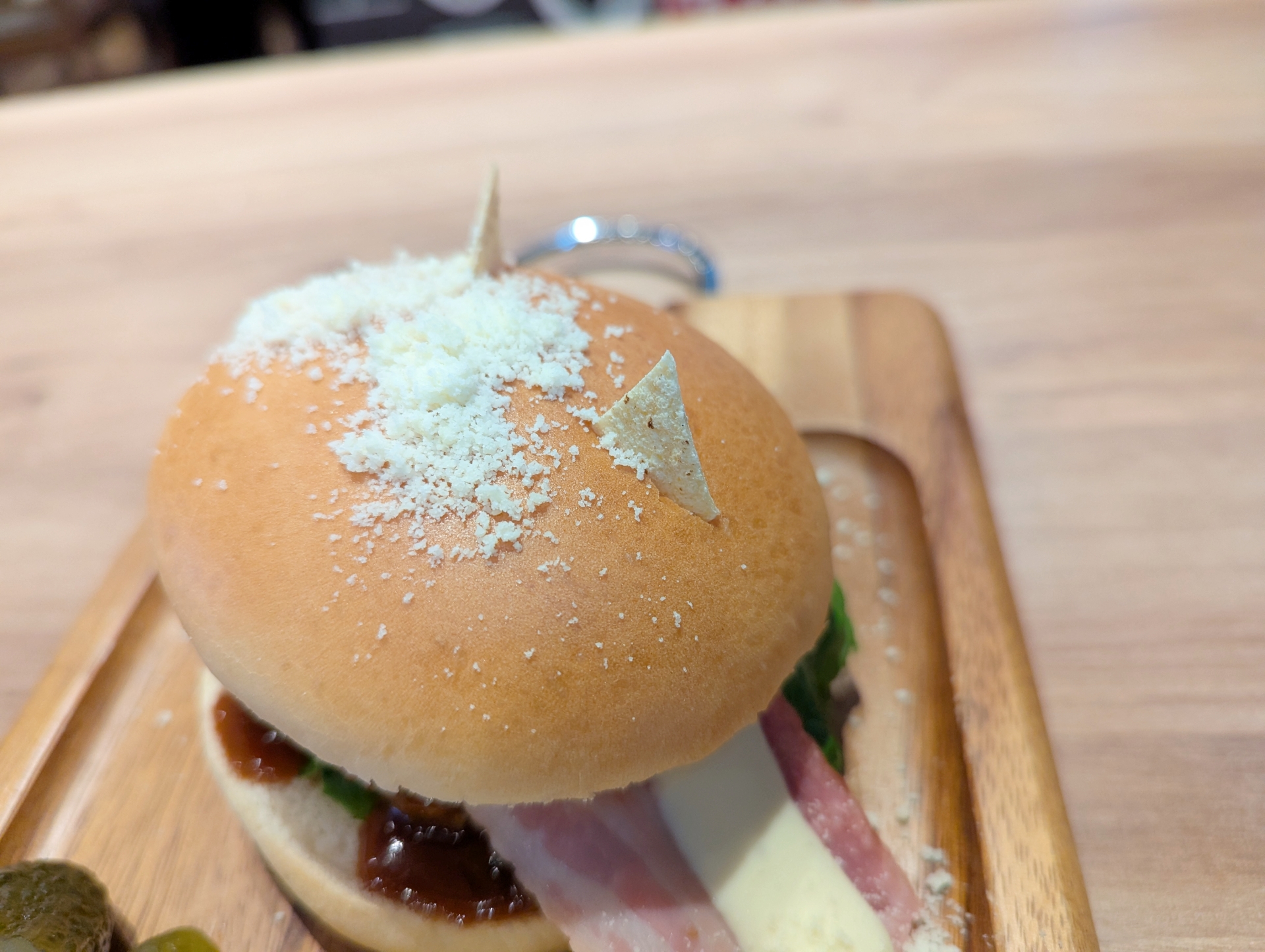 トルティーヤを耳に見立てて突き刺してある