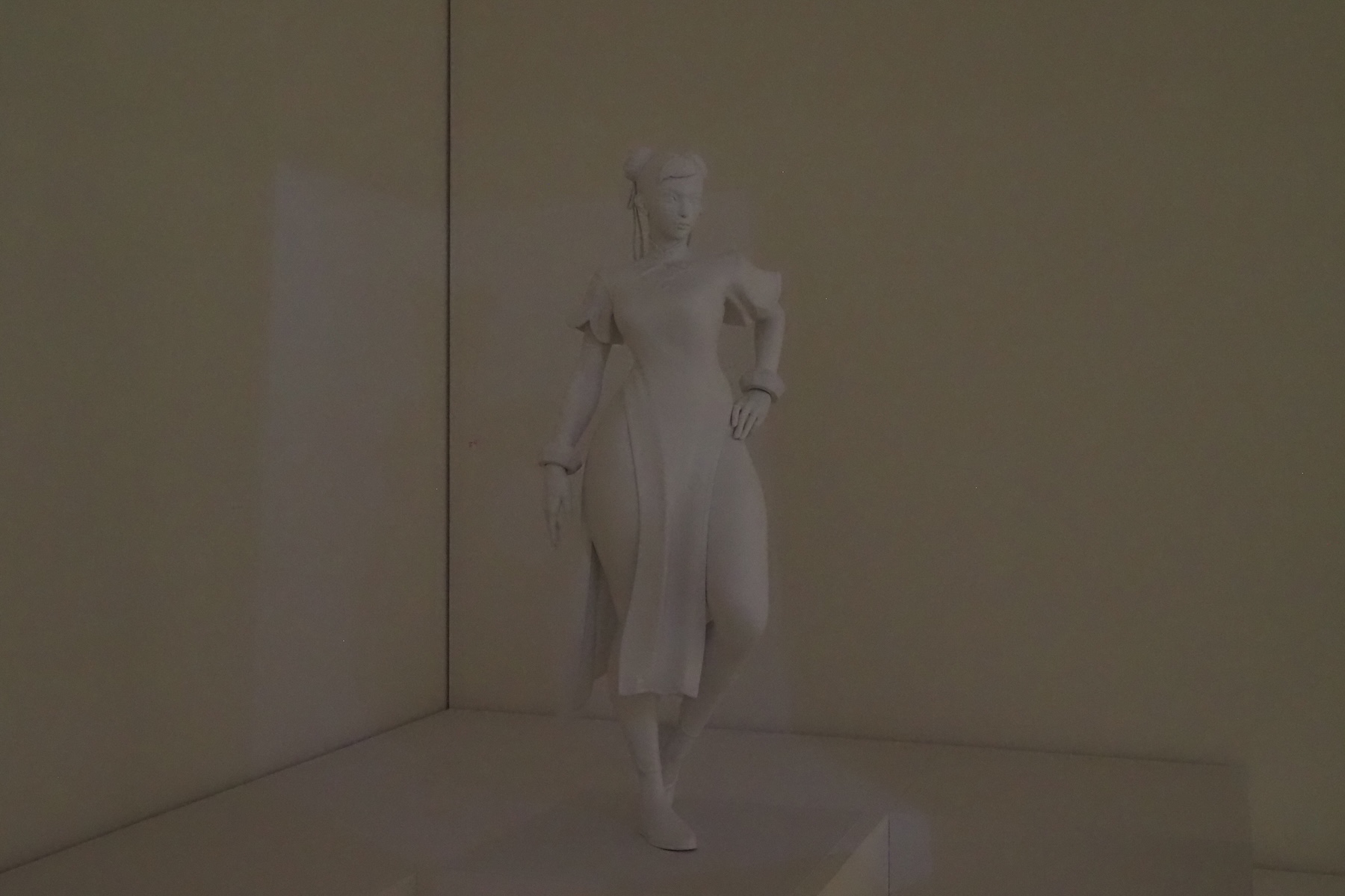 実は石膏像なのだ