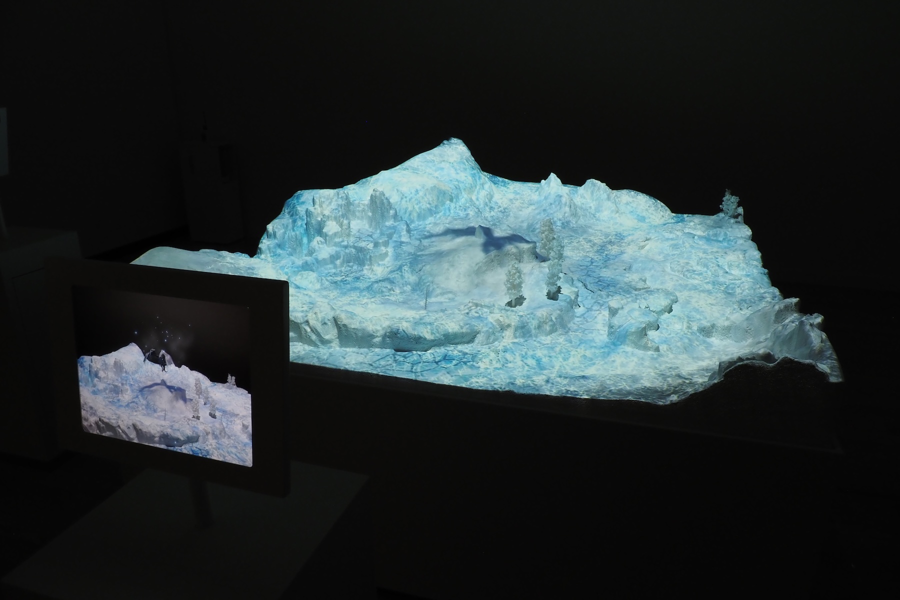 プロジェクションマッピングとARを組み合わせた「モンスターハンター：超立体図鑑」