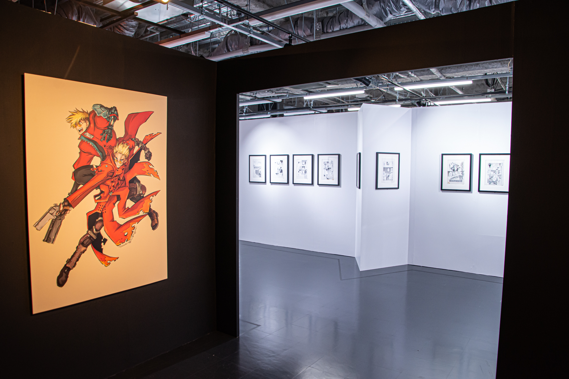 以前描かれたヴァッシュと対になるようデザインされた描き下ろしのニコラスや、生々しい修正の跡まで見ることができる生原稿