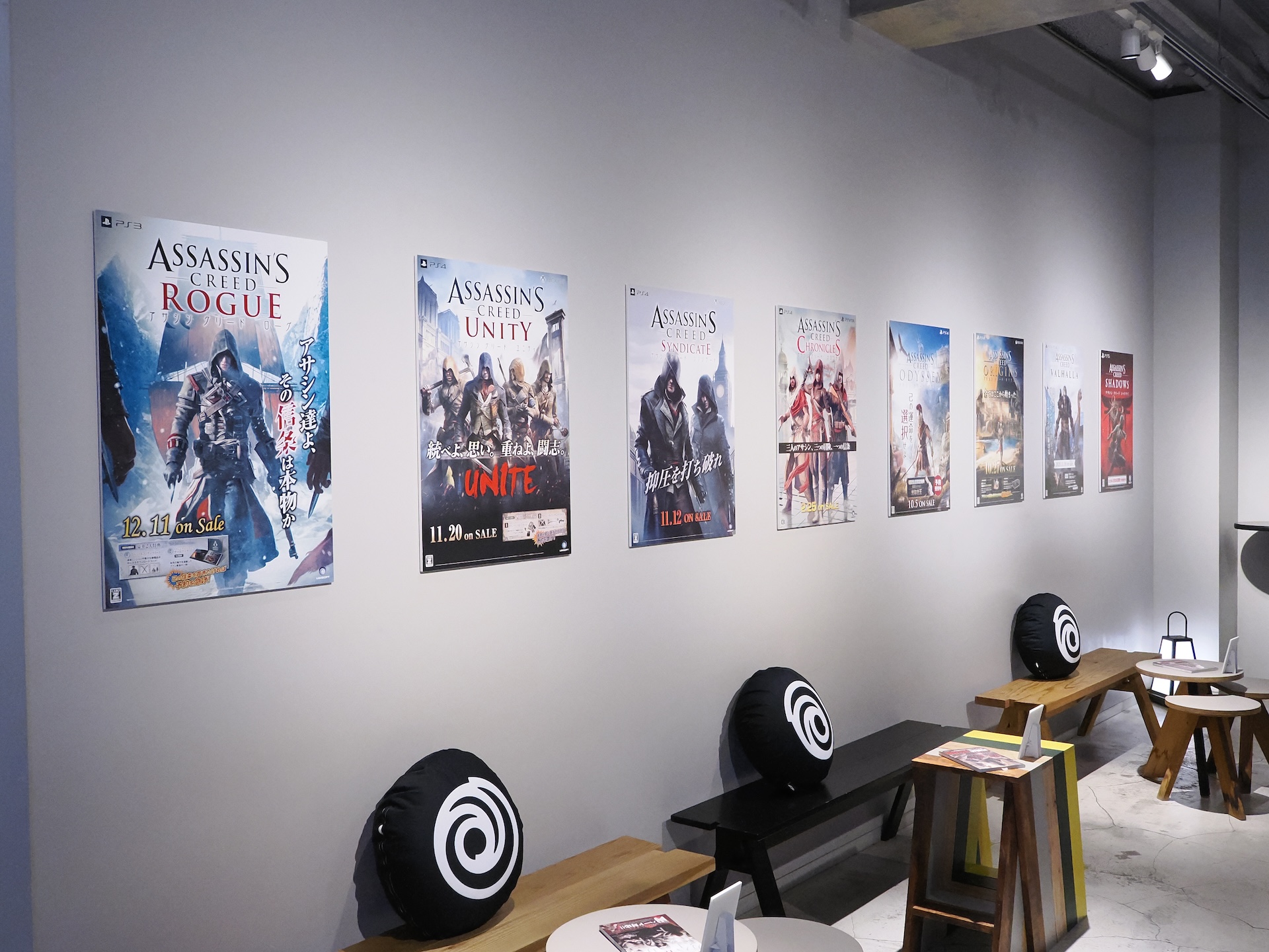 店内には歴代シリーズのポスターも