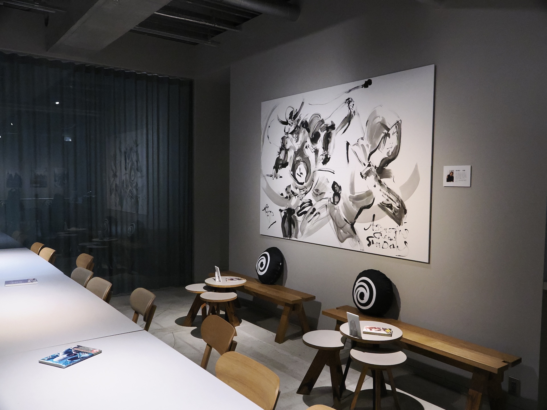 店内には歴代シリーズのポスターも