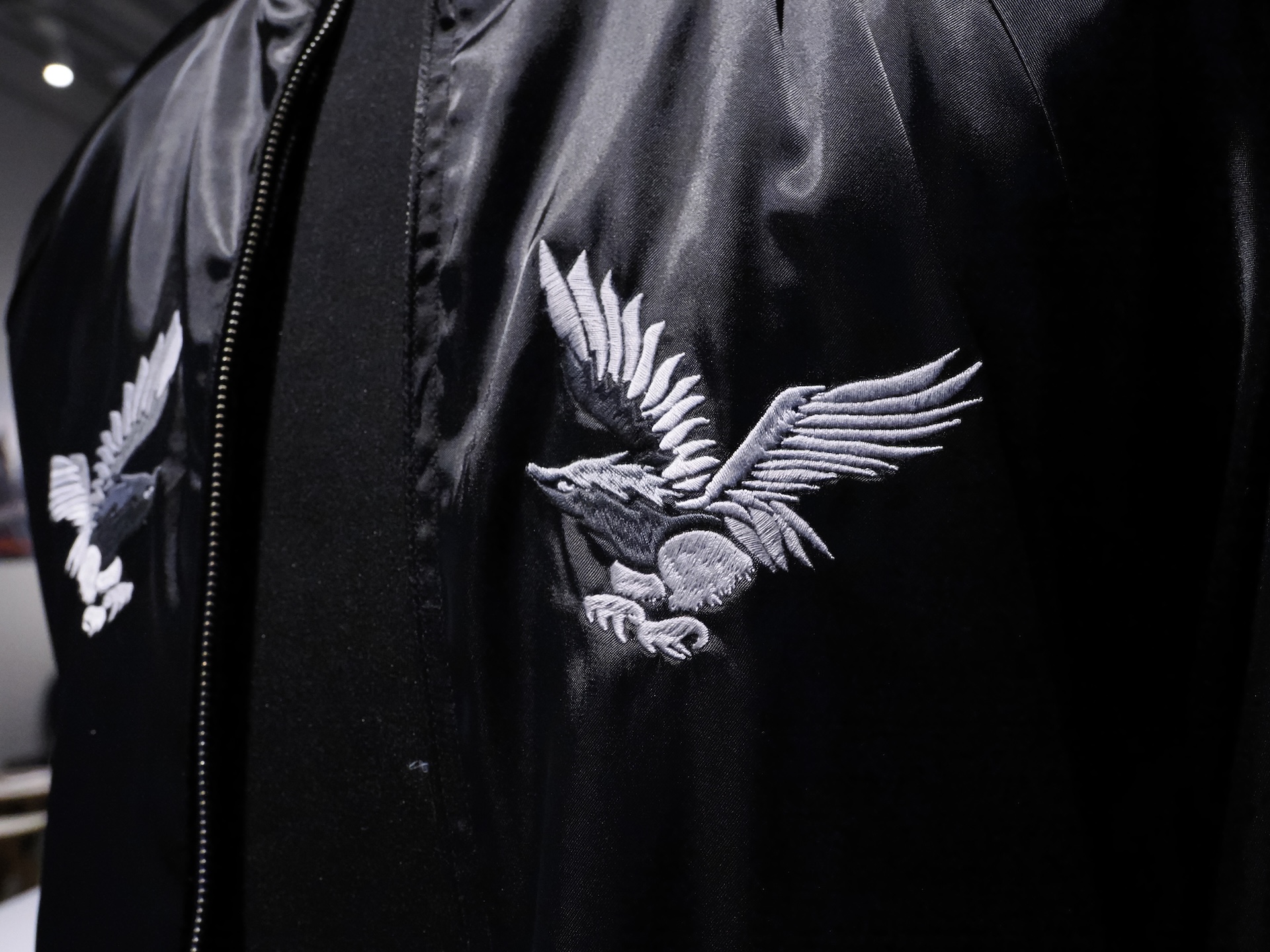 3月14日から販売されている「『アサシン クリード シャドウズ』オリジナルスカジャン」（33,000円）