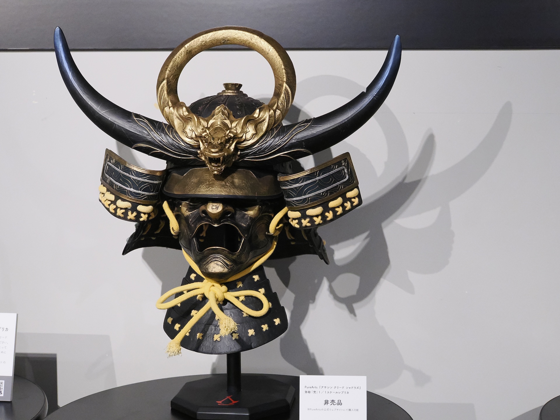 こちらは非売品となる1/1スケールレプリカの弥助「兜」