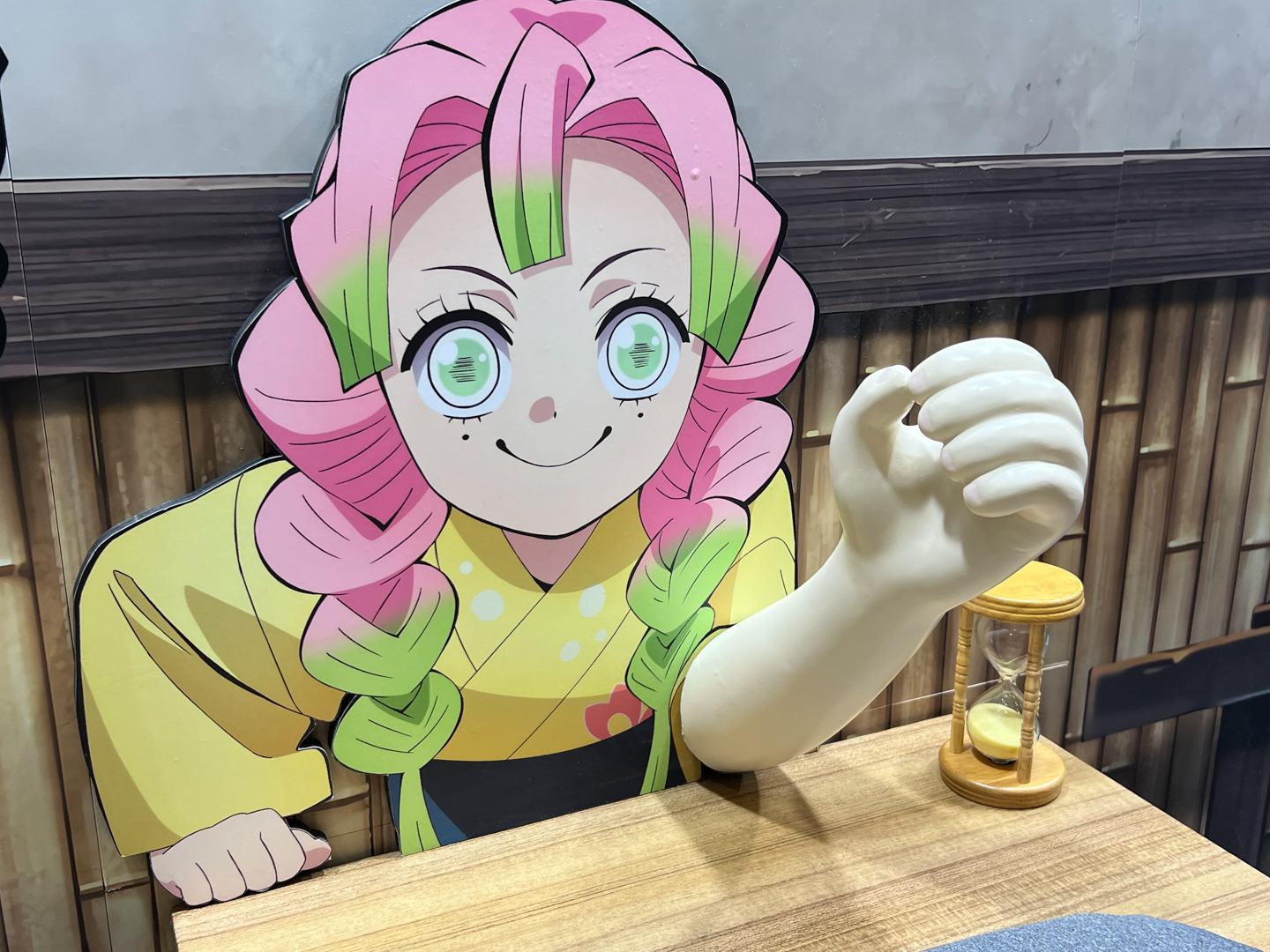 幼少期の甘露寺蜜璃が自信満々に腕を出す！