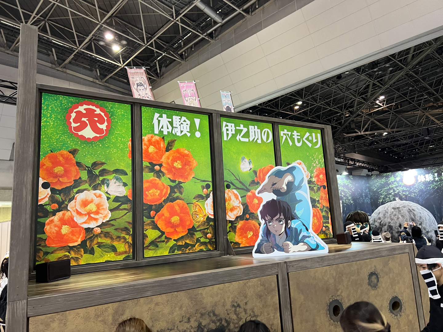 裏面にはマスクを外した姿も！