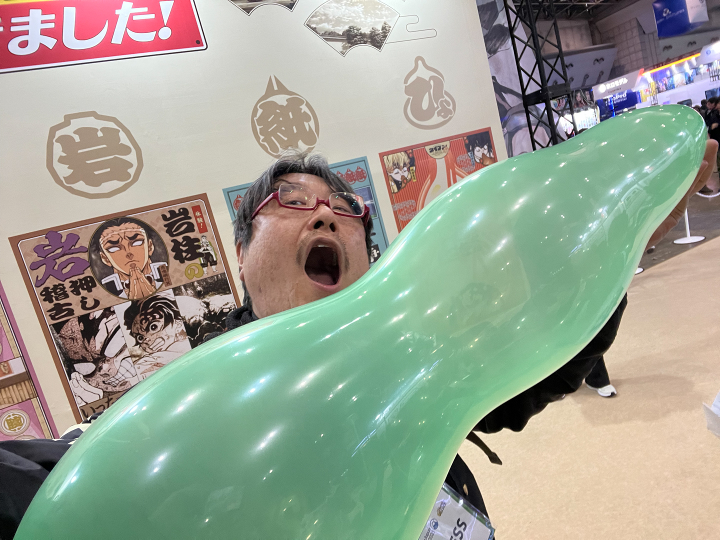 いい気になって記念撮影。自撮りしたために風船の口を離しそうになった。飛ばしたらかなりヤバかったかも（笑）