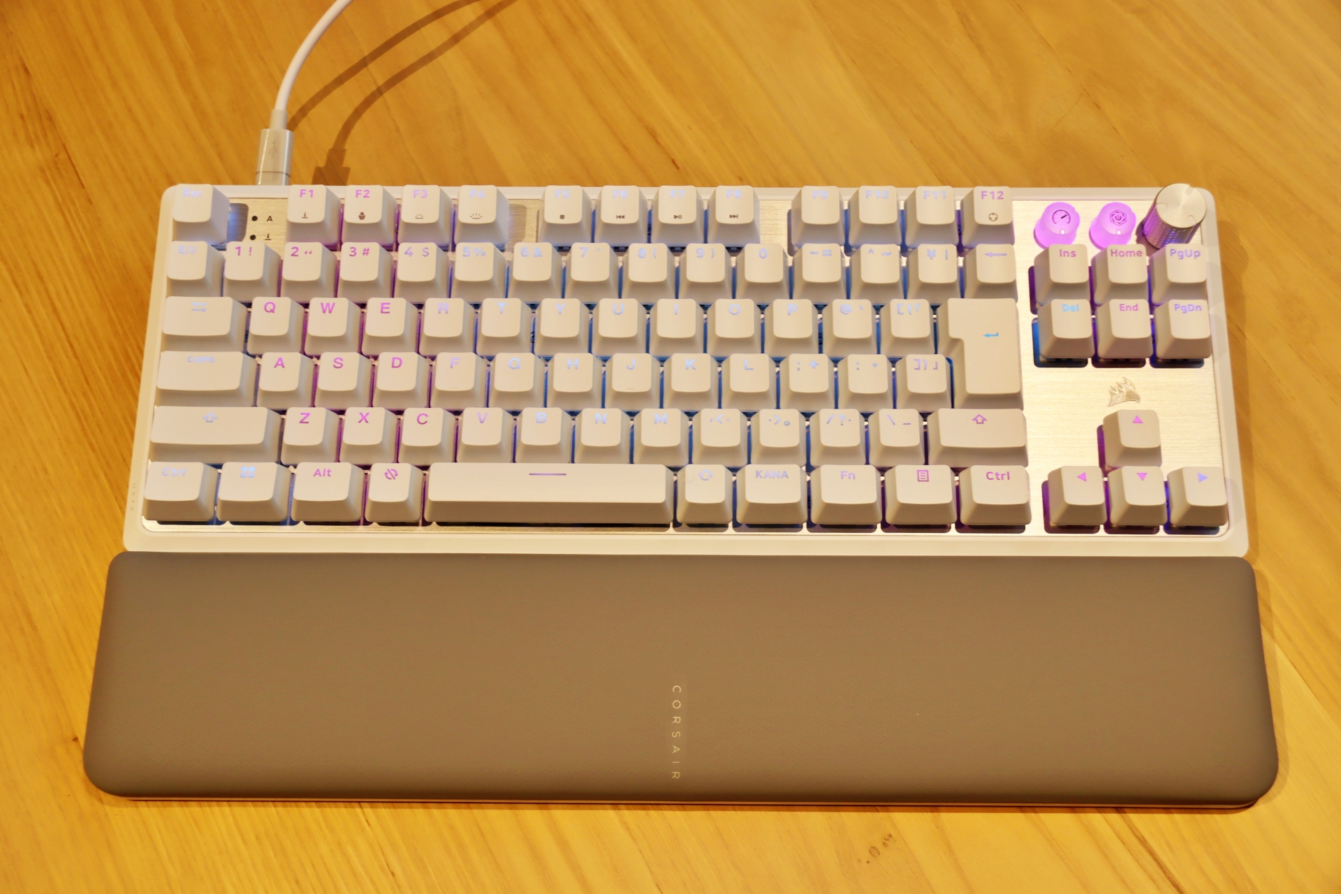 このデザインで、ラピトリ、SOCDなどの機能も入っている。付属するパームレストも好評だという