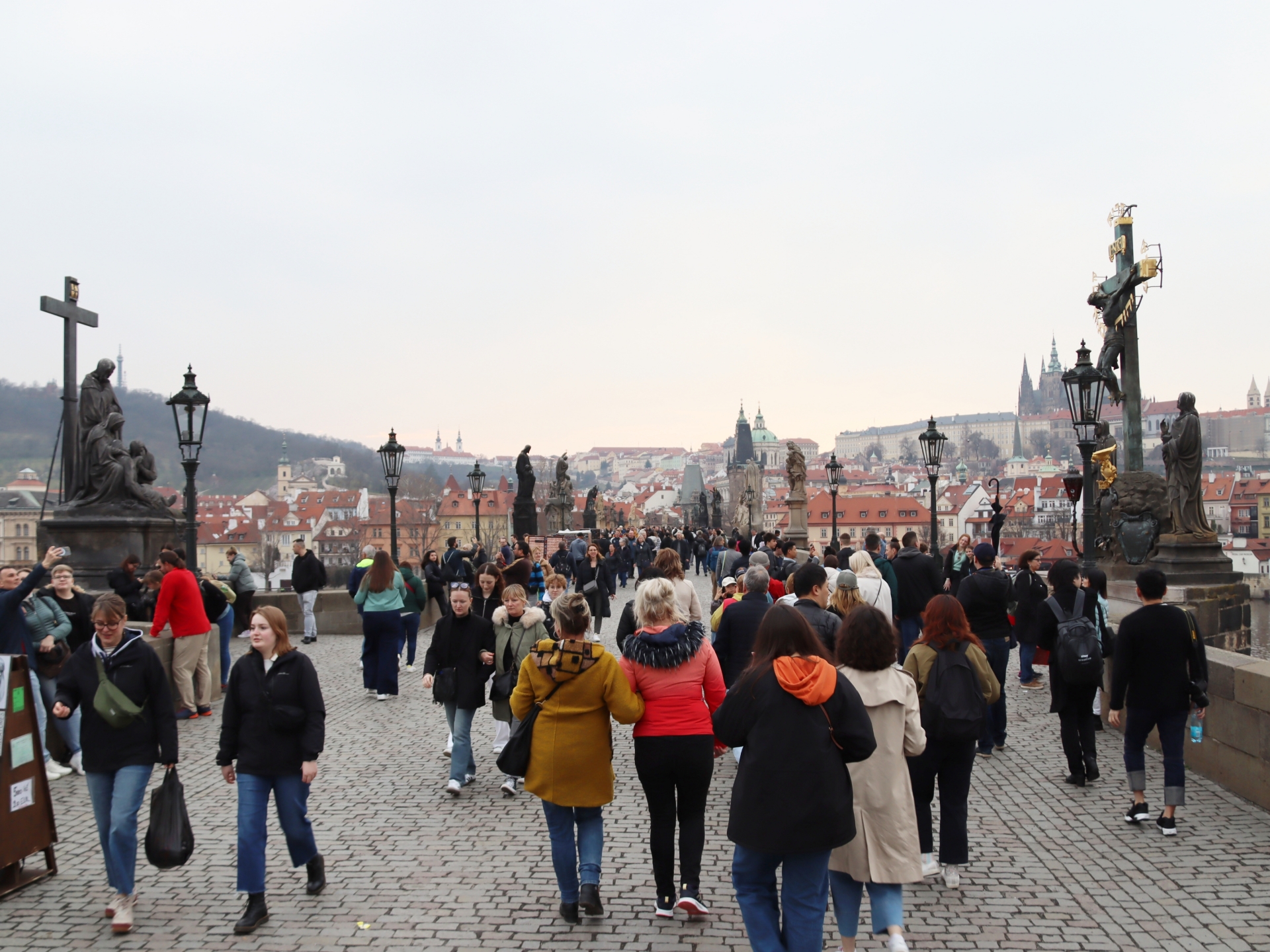 カレル橋。プラハは基本的に治安が良いが、人混みではスリが出るので注意だという